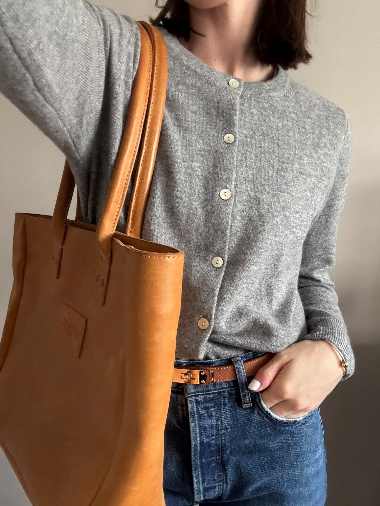 Today’s outfit of the day 🤍 I absolutely love this sweater from
@onequince it’s the perfect cardigan! I wear a size medium 

#LTKootd #LTKgrwm