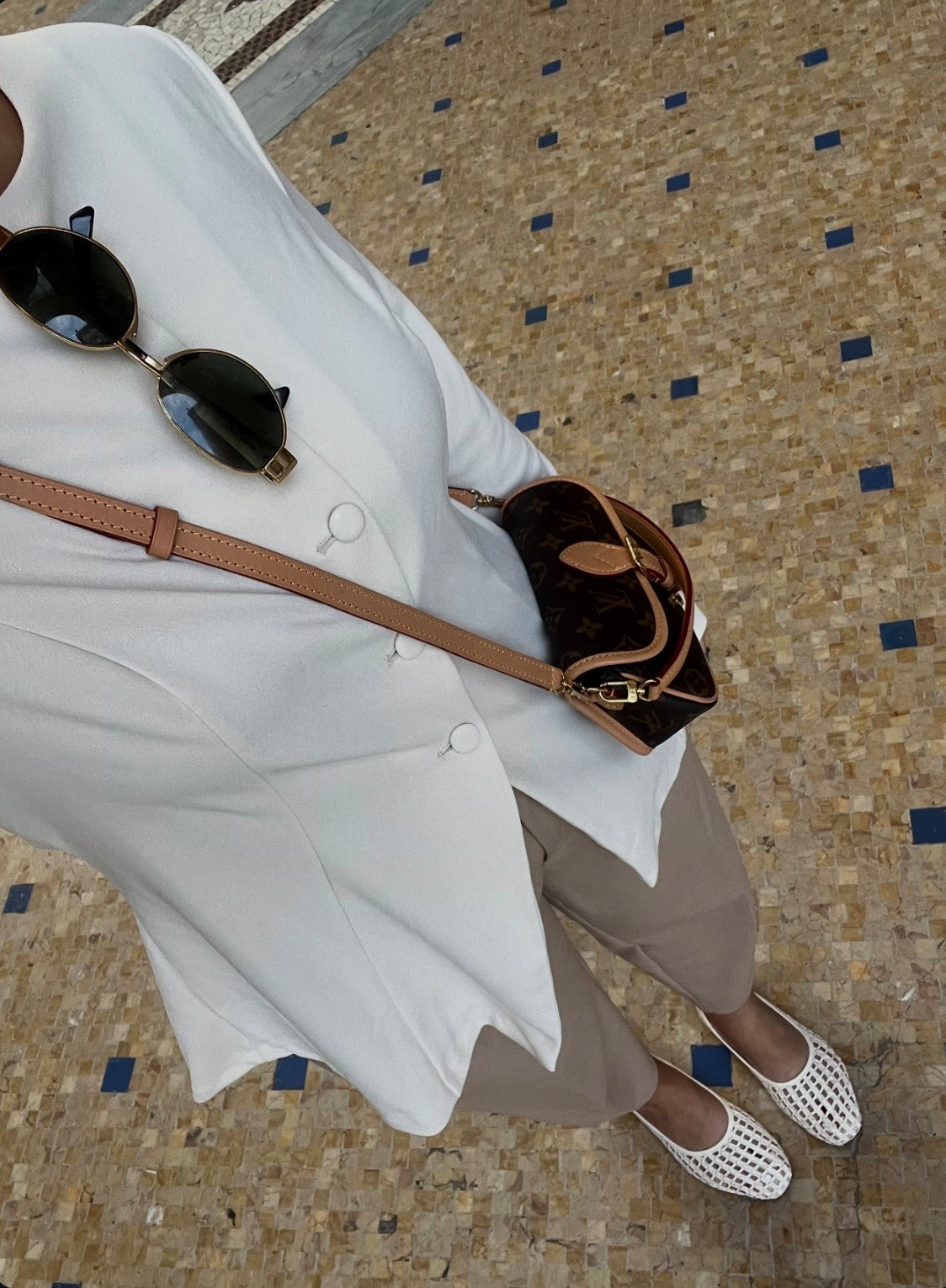 Neutral tones, classic cuts, and a touch of luxury. Milan is the perfect runway 🤎

