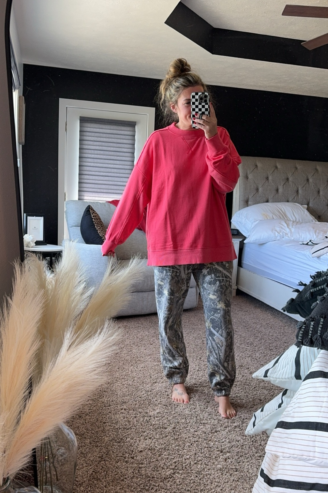THE BEST oversized sweater & comfy sweats🙌🏼 I’m a true size medium & that’s what I have on here. You could size down if you want a more fitted look for both the sweater & sweatpants!

#LTKSaleAlert #LTKSeasonal #LTKStyleTip