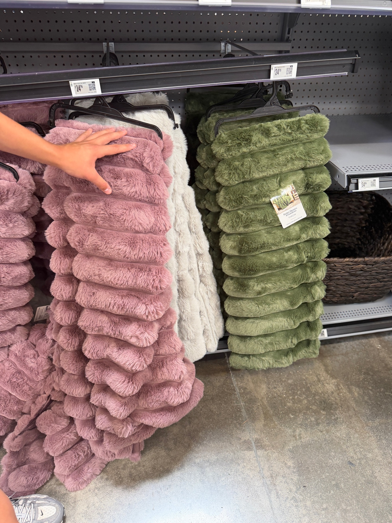Lola who?! This super soft blanket is beautiful and the best look for less!

#LTKHome #LTKSeasonal