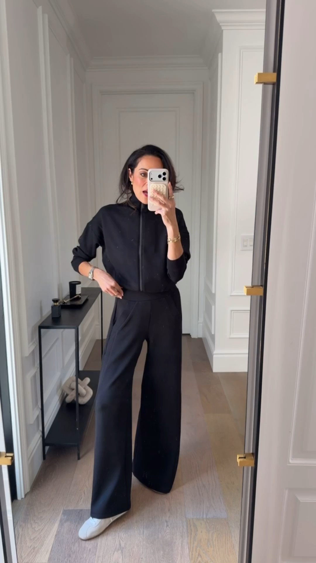 The outfit I wore for travel style on my way back home from Punta Mita! So cozy and effortless! Use code: LUCYSWHIMSXSPANX for 15% off first order!
Top XS
Bottoms XS 

Spanx, travel set, comfortable 

#LTKSeasonal #LTKmomlife #LTKOver40