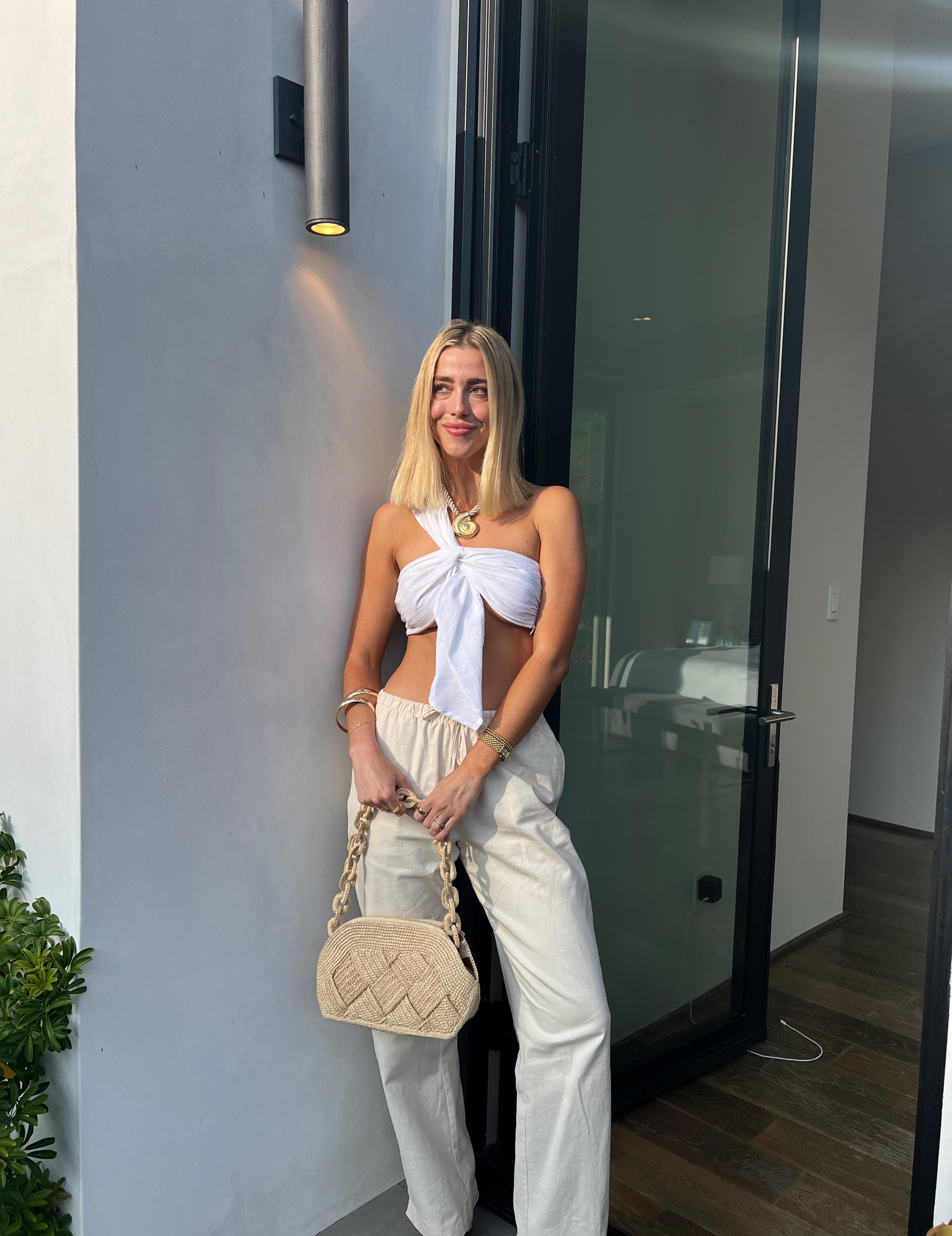 Top: pretty little thing
Pants: eladay (linked similar)
Purse: Sezane
Necklace: Amazonn
