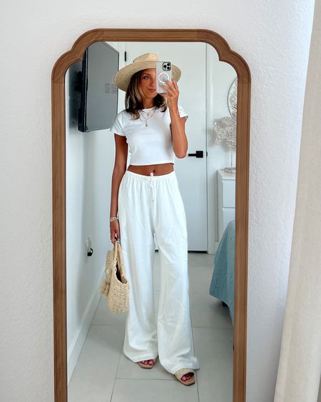 Summer vacation outfit ideas from Princess Polly. Code MCKENZ20 for 20% off your order. 💛

Wearing a 2 in the best linen pants 