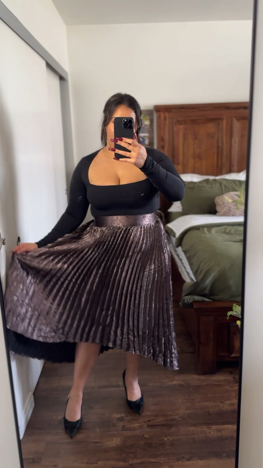 Absolutely loving this skirt from BLOOMCHIC! It’s perfect for the holidays or a formal event. so comfy and I love how tummy flattering it is 

Skirt - 10/ medium / elastic waistband / tummy friendly 
Bodysuit - large / tts / double lined / tummy friendly 

Holiday outfit 
Christmas outfit 
New Year’s Eve outfit 
Pleated skirt 
A line skirt 
Formal outfit 
Midsize outfit 
Midsize fashion 
Curvy fashion 


#LTKootd #LTKMidsize #LTKHoliday