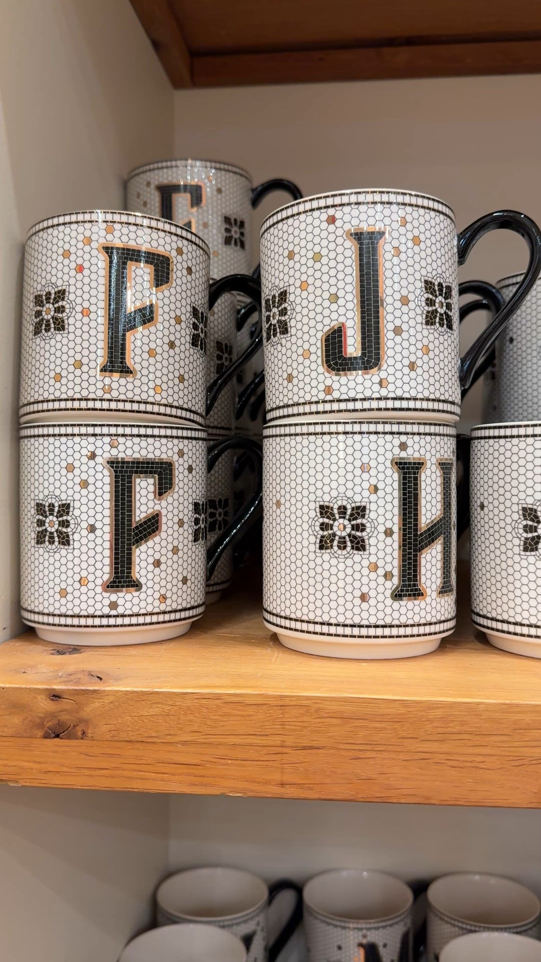 A classic gift with a personal twist! 🖤✨ This monogram mug is timeless and chic—perfect for slow mornings, cozy nights, or styling your kitchen shelf. The bistro-style design with gold accents looks luxe but is under $15! Ideal for gifting, stocking stuffers, or a little treat for yourself. ☺️
#GiftGuide #Anthropologie #CoffeeCup

#LTKFindsUnder50 #LTKGiftGuide #LTKHome