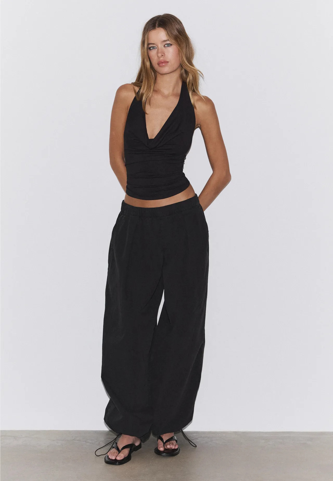 Drapiertes Neckholder-Top | Stradivarius DE