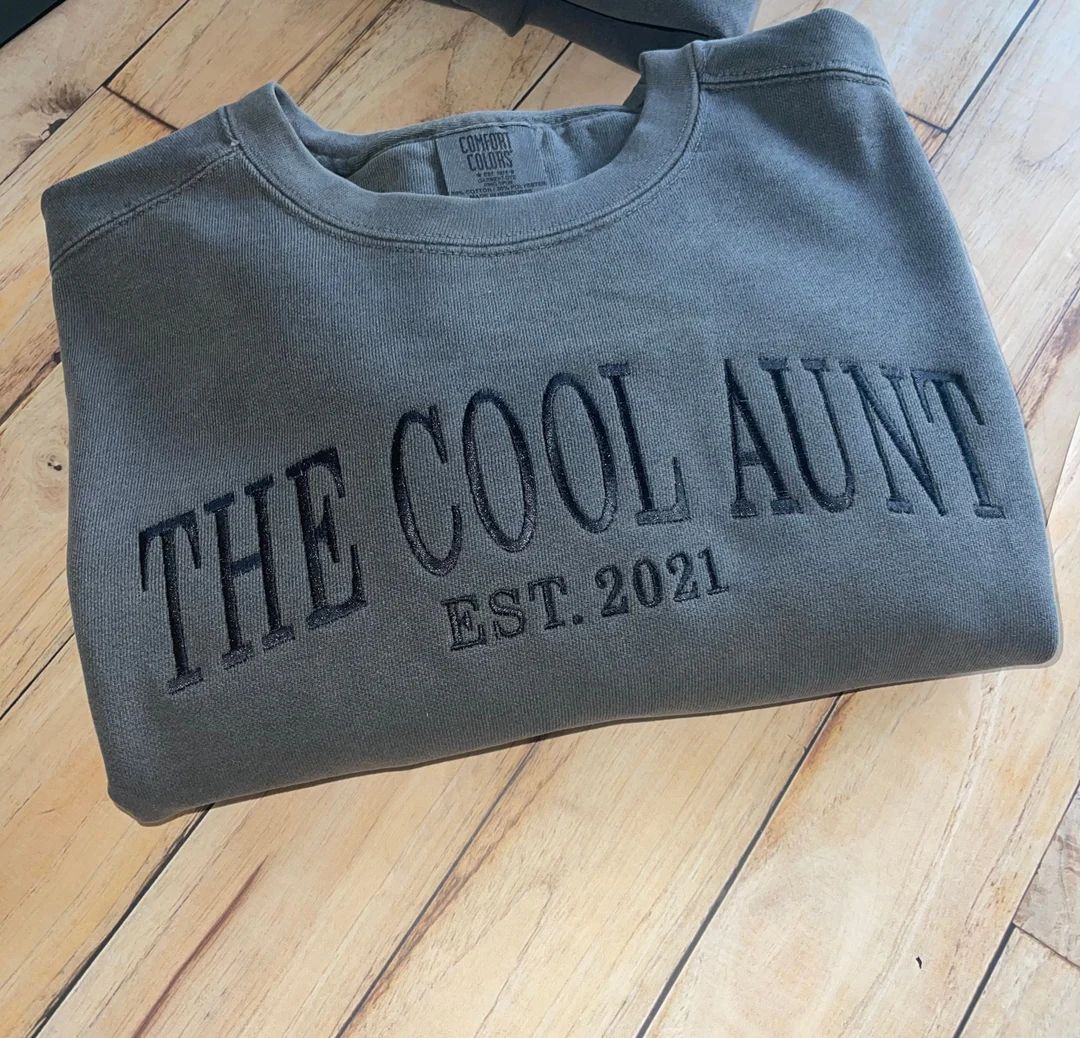 The Cool Aunt Sweatshirt. Oversized crewneck. Aunt Hoodie. | Etsy (CAD)