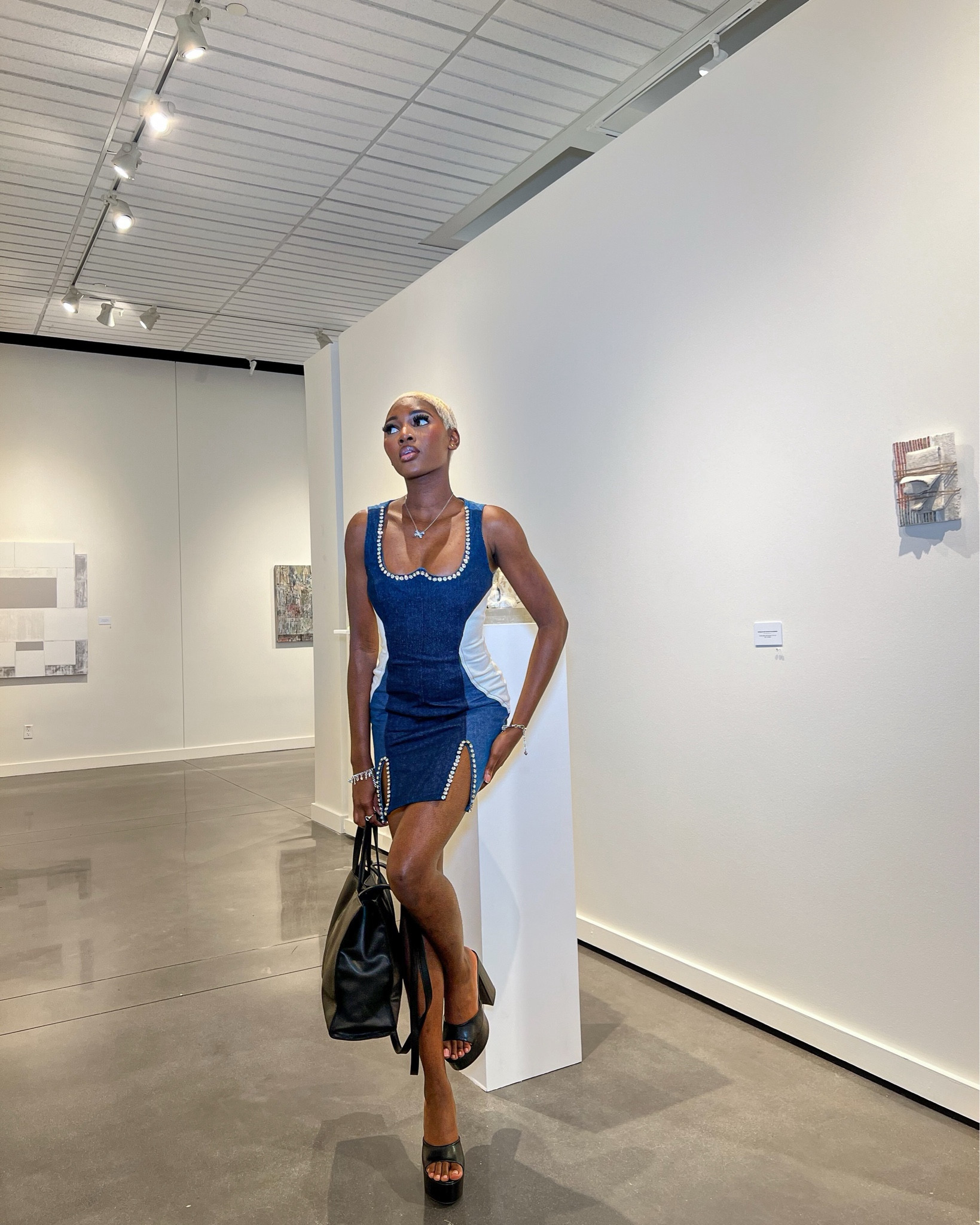 museum date

Denim dress, date dress, hourglass dress, platform heels

#LTKbeauty #LTKstyletip #LTKfindsunder100