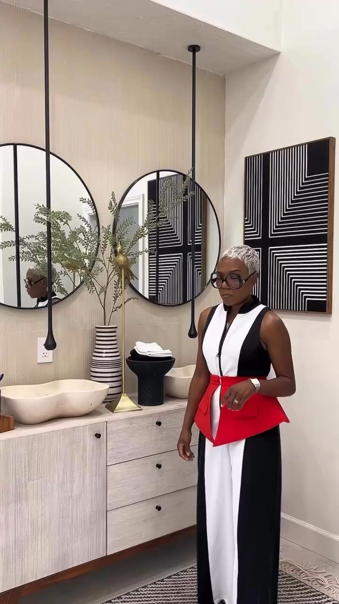 Jumpsuit sold out!
Red Waist belt🌹