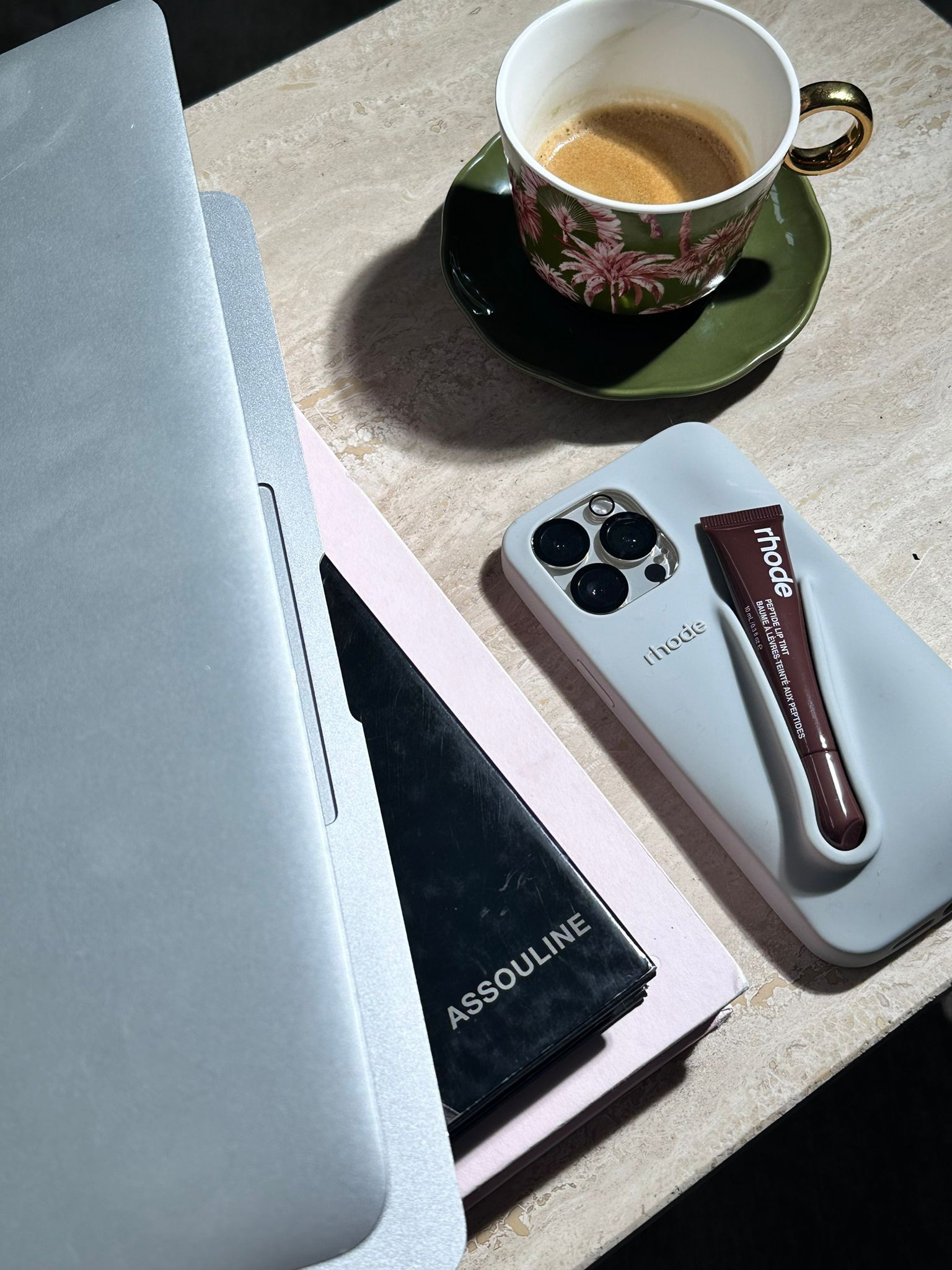 Rhode case, Rhode, phone case, lip balm, Rhode beauty 

#LTKeurope #LTKbeauty