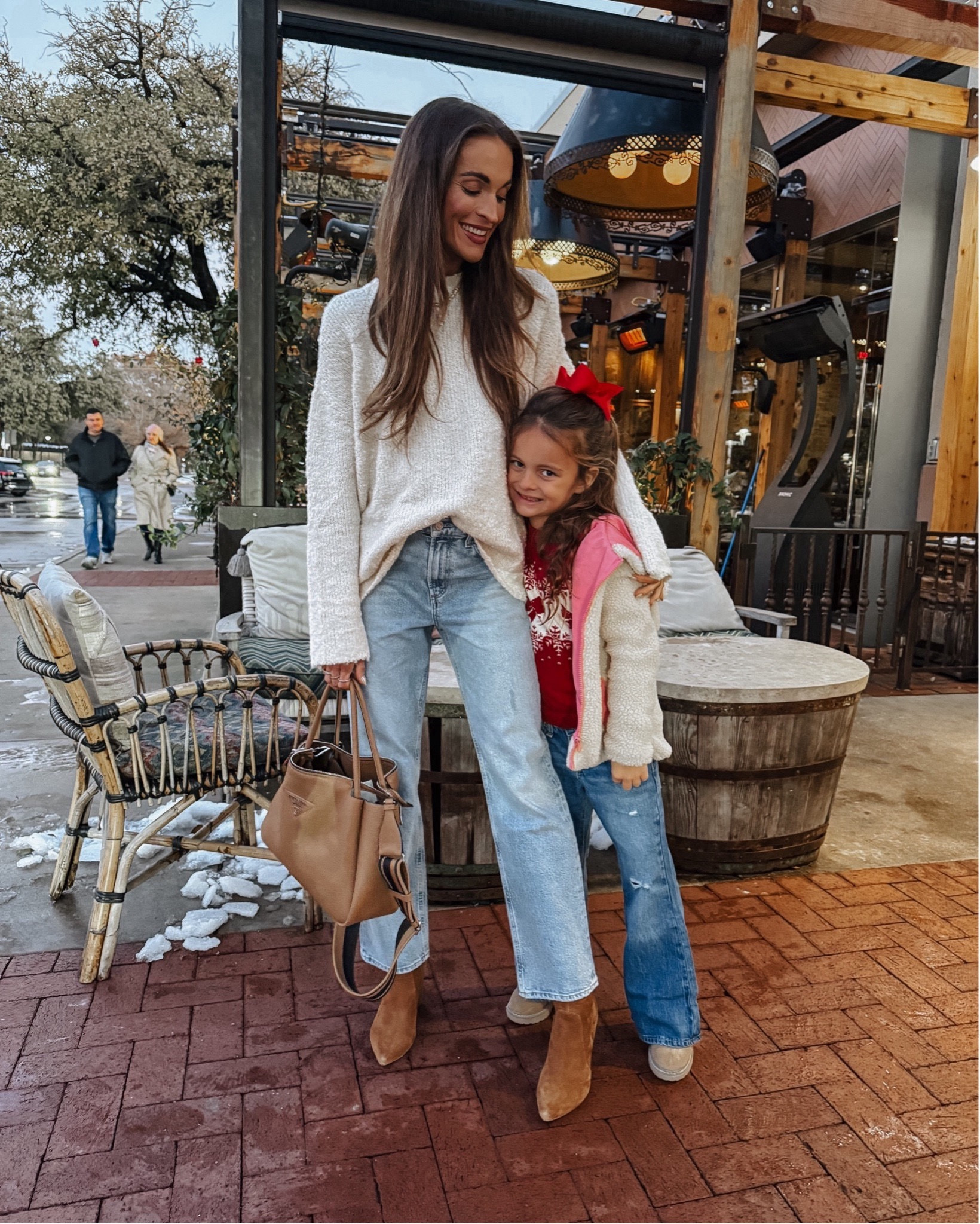 casual winter outfit 🤍


#datenight #winteroutfit #sweater #booties #jeans #denim 