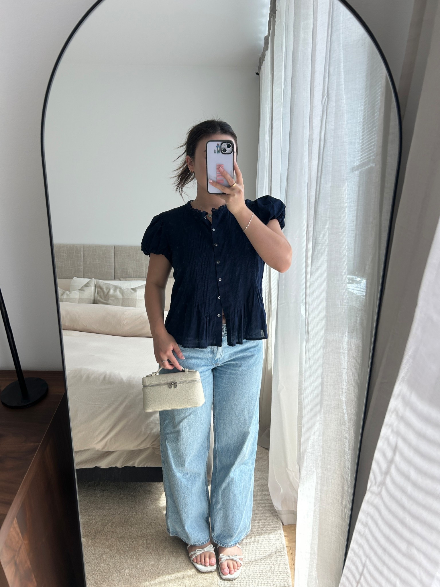 Top: small, linked a very similar one since this one isn’t available anymore (from Gap)
Bottom: size 26 curve love short 

#LTKPetite #LTKItBag