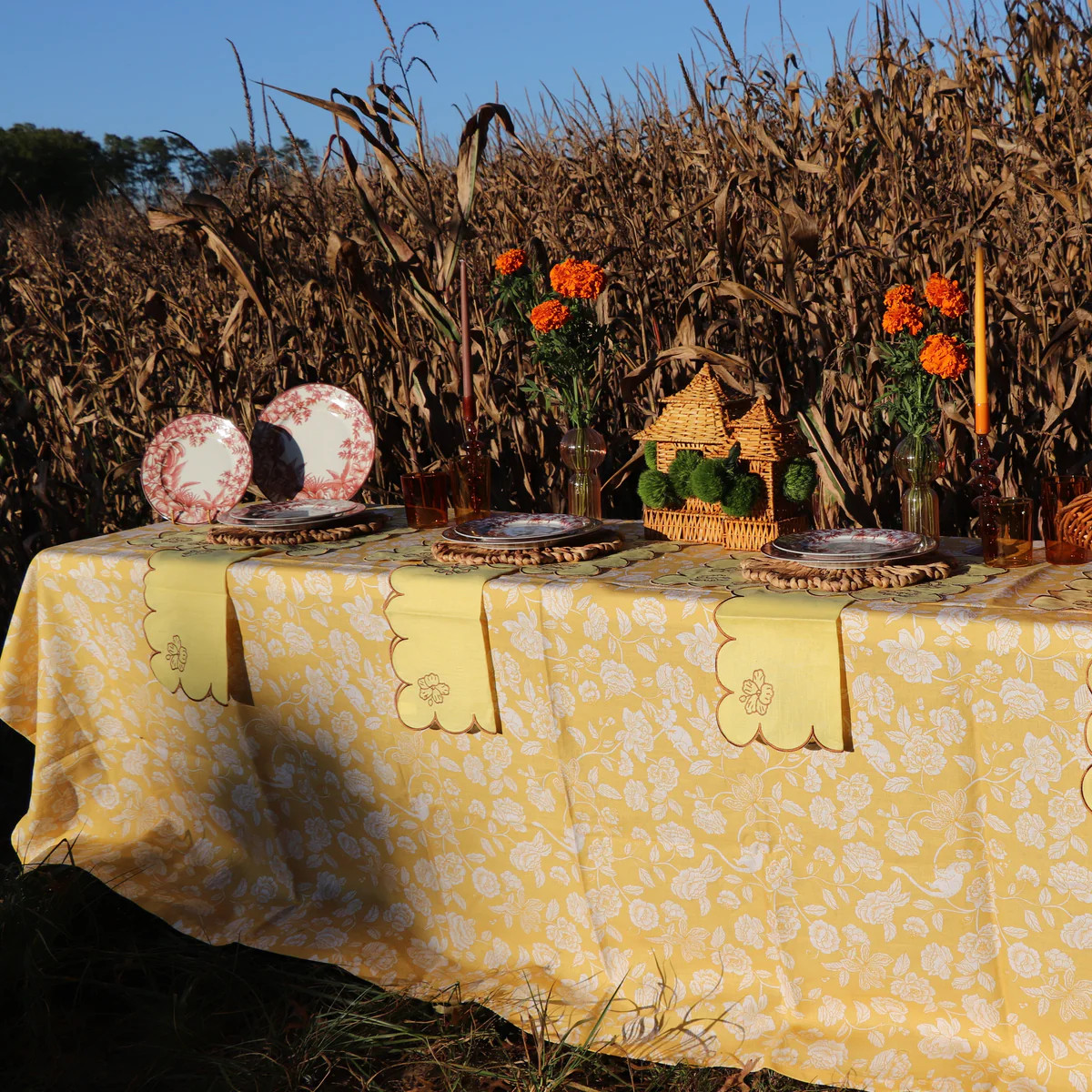 Marigold Flora Parlour Tablecloth | Plow & Hearth
