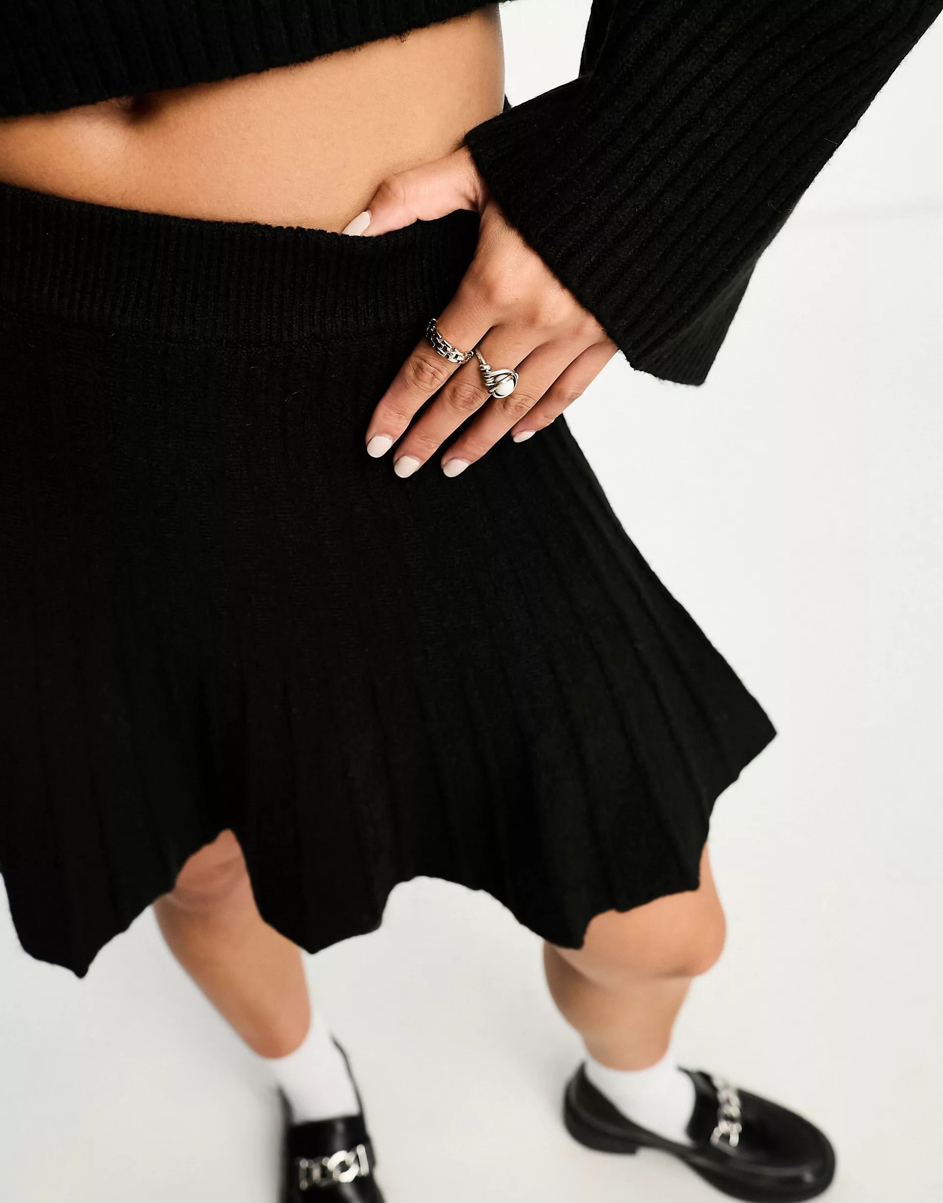 Miss Selfridge knit rib flippy mini skirt in black | ASOS (Global)