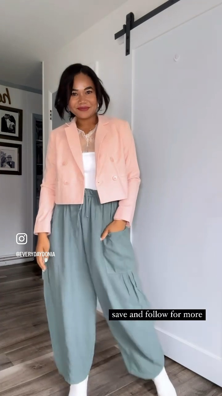 Baggy pants and crop blazer really look good together!! 

#LTKstyletip #LTKsalealert #LTKSeasonal