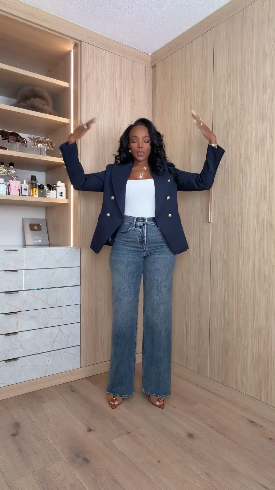 Easy jeans outfit✨ Everything from this look is linked below. 👇🏽

Wearing: Size Small | 5’4” | 140 lbs | 34D-27-40

📲   Download the FREE LTK app & follow me (@kirasfashionfinds) to shop all my daily finds.  #LTKootd #LTKPetite #LTKU