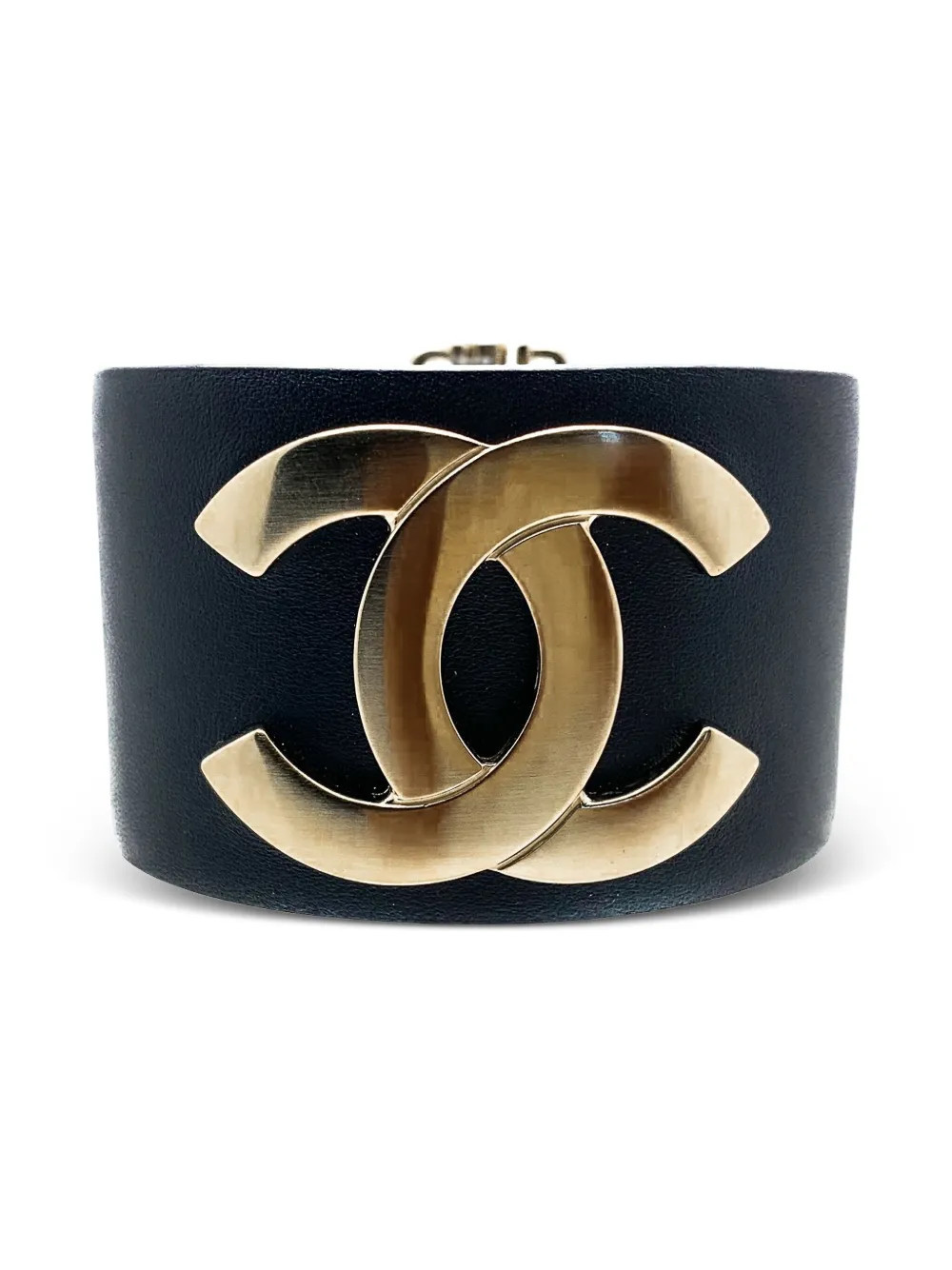 CHANEL Pre-Owned 2017 leather interlocking CC logo cuff bracelet - Gold | Farfetch Global