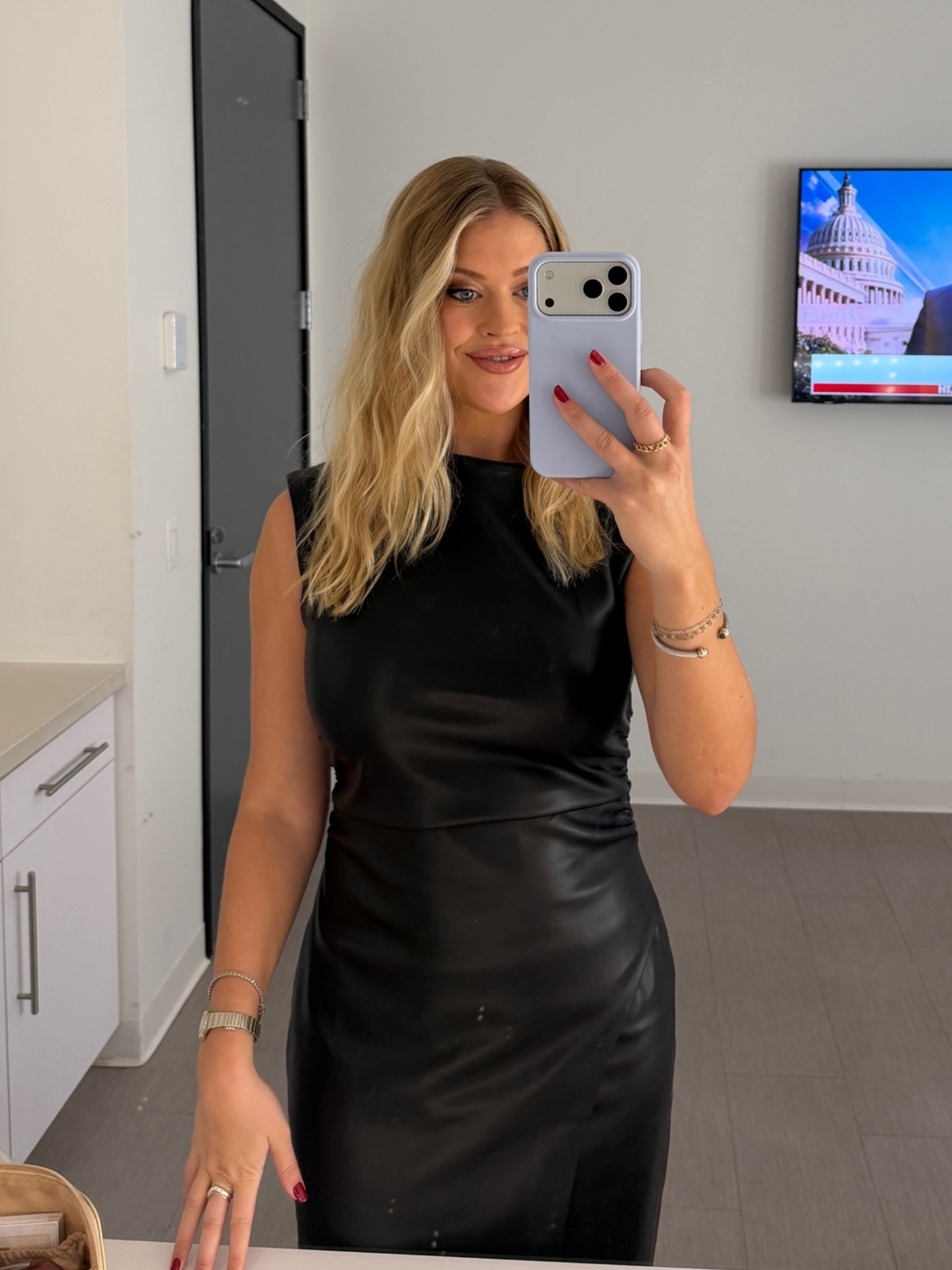 Black leather dress by modern citizen

OOTD, workwear, LBD, timeless, capsule wardrobe, outfit inspo, fall fashion, holiday looks