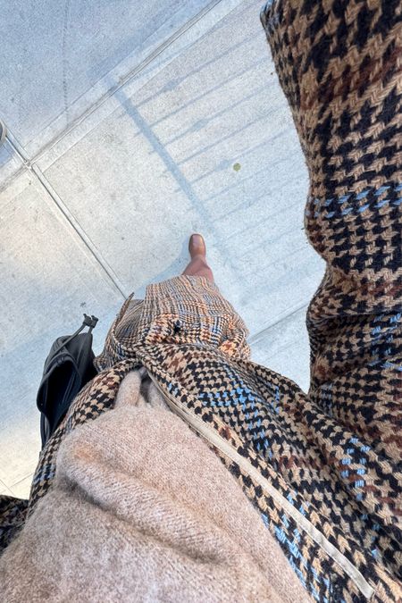 Brown plaid coat, brown tailored Q&A pants 

#LTKstyletip