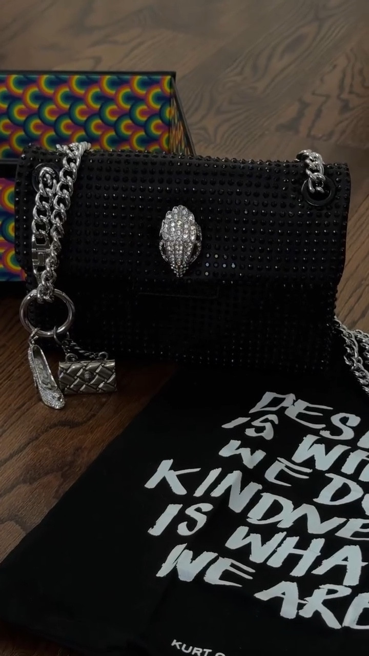 you can now personalize your own @kurtgeiger bespoke Mini Kensington bag online! The perfect gift for this holiday season! 🖤ad #kurtgeiger