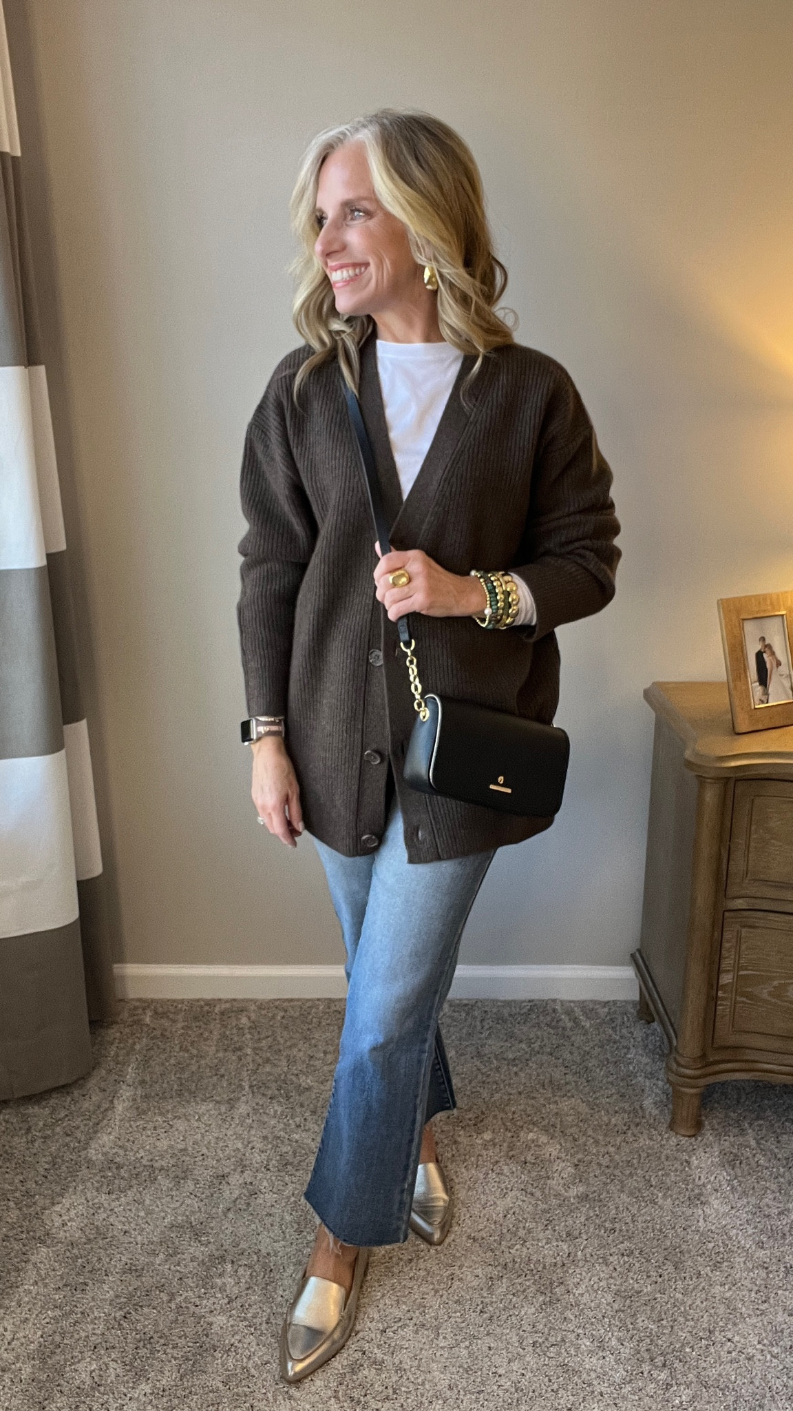 Apparently I’m in my grandpa cardigan era. This one is Mongolian Cashmere from Quince. Which means 2 things
-the quality is 💯
-the price is 💯


#LTKStyleTip #LTKOver40 #LTKTravel