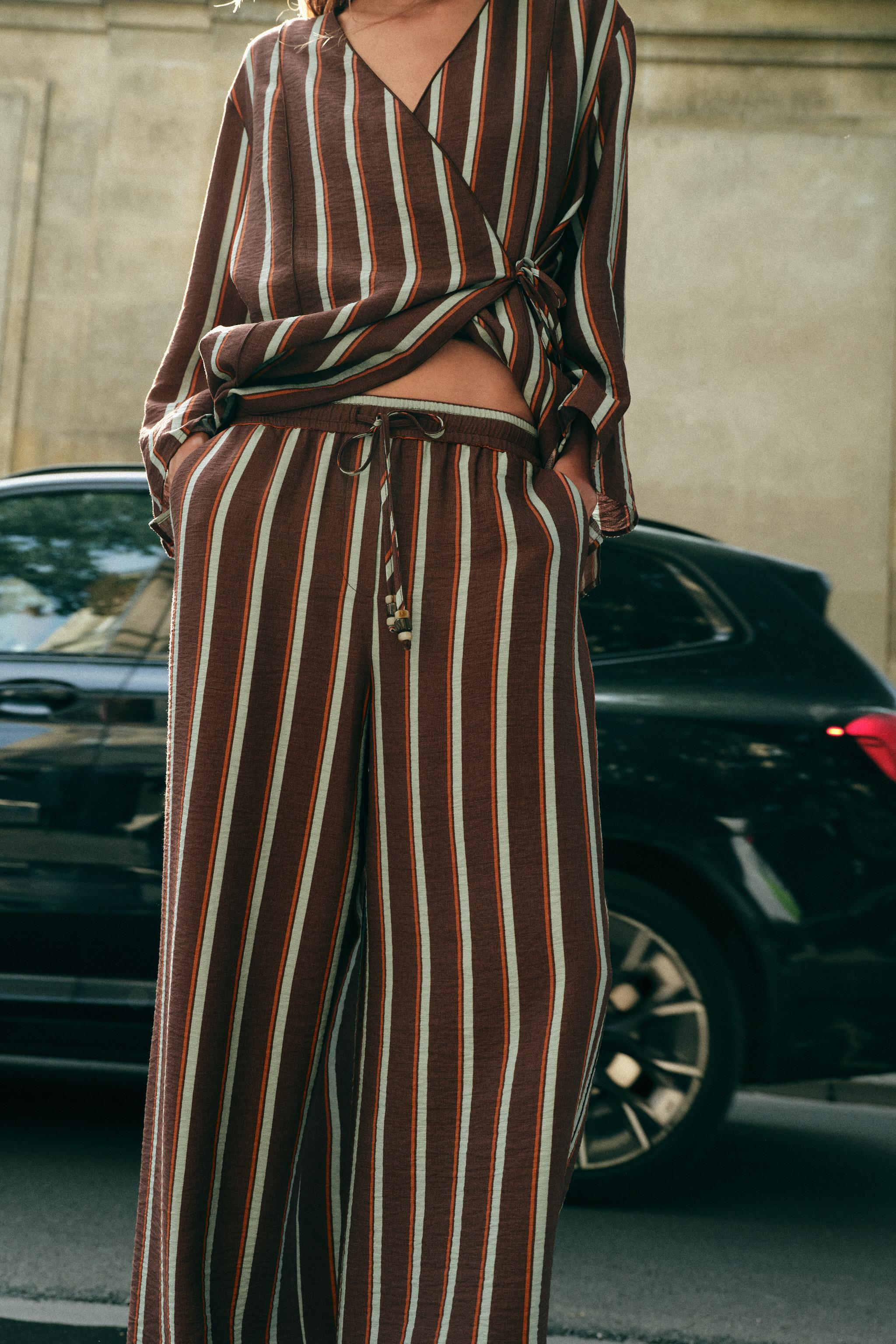 High-waisted pants with an adjustable elastic waistband featuring a drawstring with beads. Front ... | Zara US