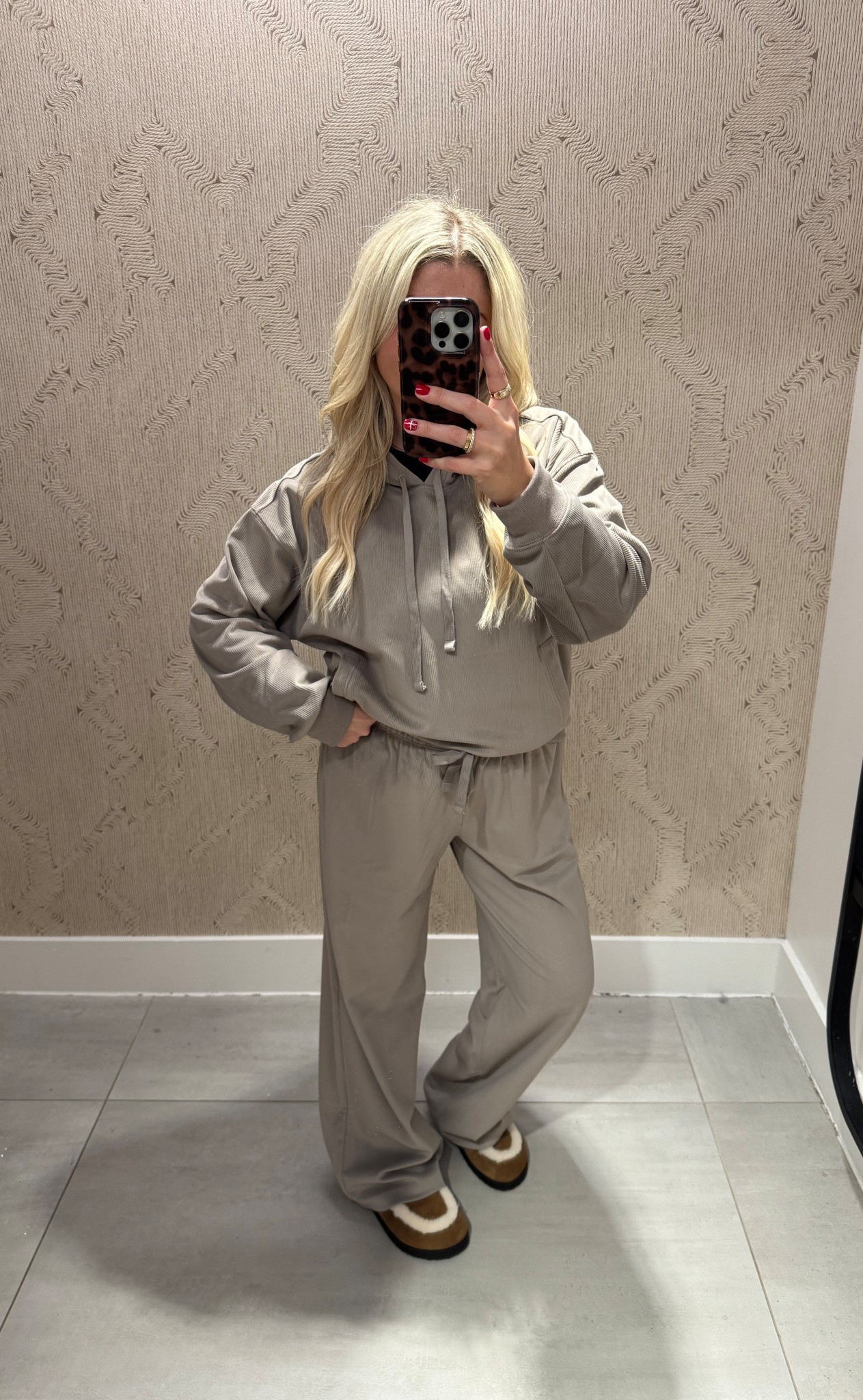 Comfy matching set on sale!
Size small
Clogs tts
Gift idea

#LTKSaleAlert #LTKGiftGuide #LTKootd