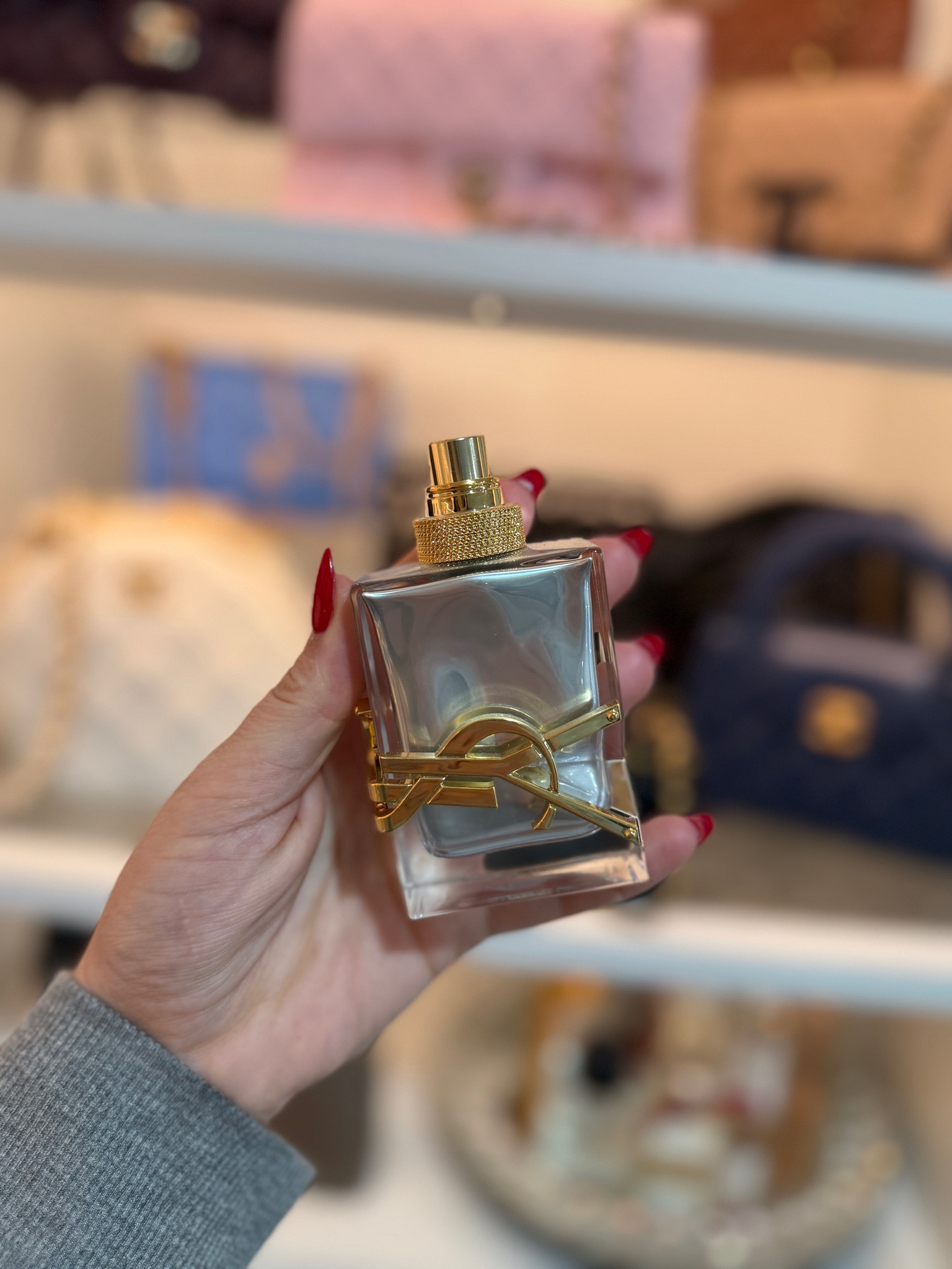 One of my favorite perfumes for date night @kohls #kohlspartner #kohlsfinds