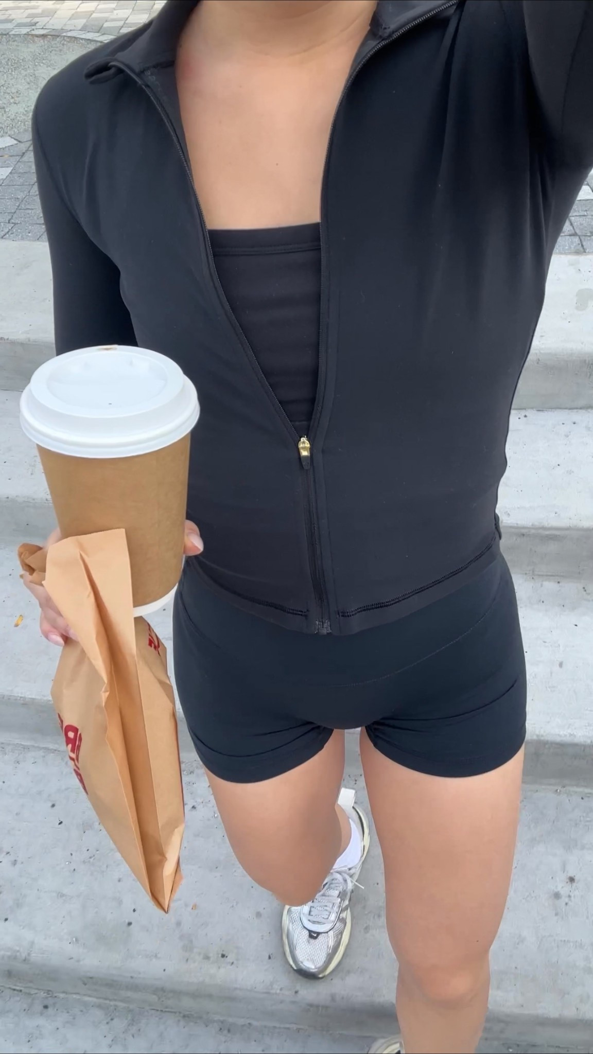 My activewear faves 🖤 if you want buttery soft + stretchy activewear that isn’t too tight or uncomfortable… I got you! These are my favorites I wear on repeatt

#LTKActive #LTKSaleAlert #LTKFindsUnder100