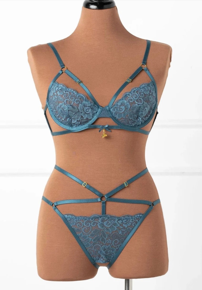 Lovely lace!
and it’s on sale!
this beautiful set is 50% off today only!

#LTKselfcare #LTKWedding #LTKSaleAlert