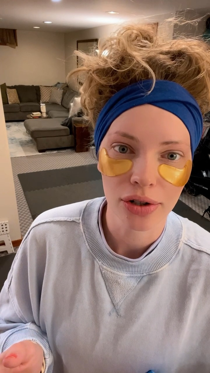 Best energy drink for your EYES as a mom 😂

Late night with baby? Throw these on in the morning and feel like your eyes got a little treat! 

Just a straight up late night scrolling because you finally got some time alone and now your eyes feel puffy and you’re tired? Throw these on in the morning and go on with some energy and brightness 🥰

Linked a pack from Amazon and a pack from Walmart so you can choose where you’d rather shop!!

