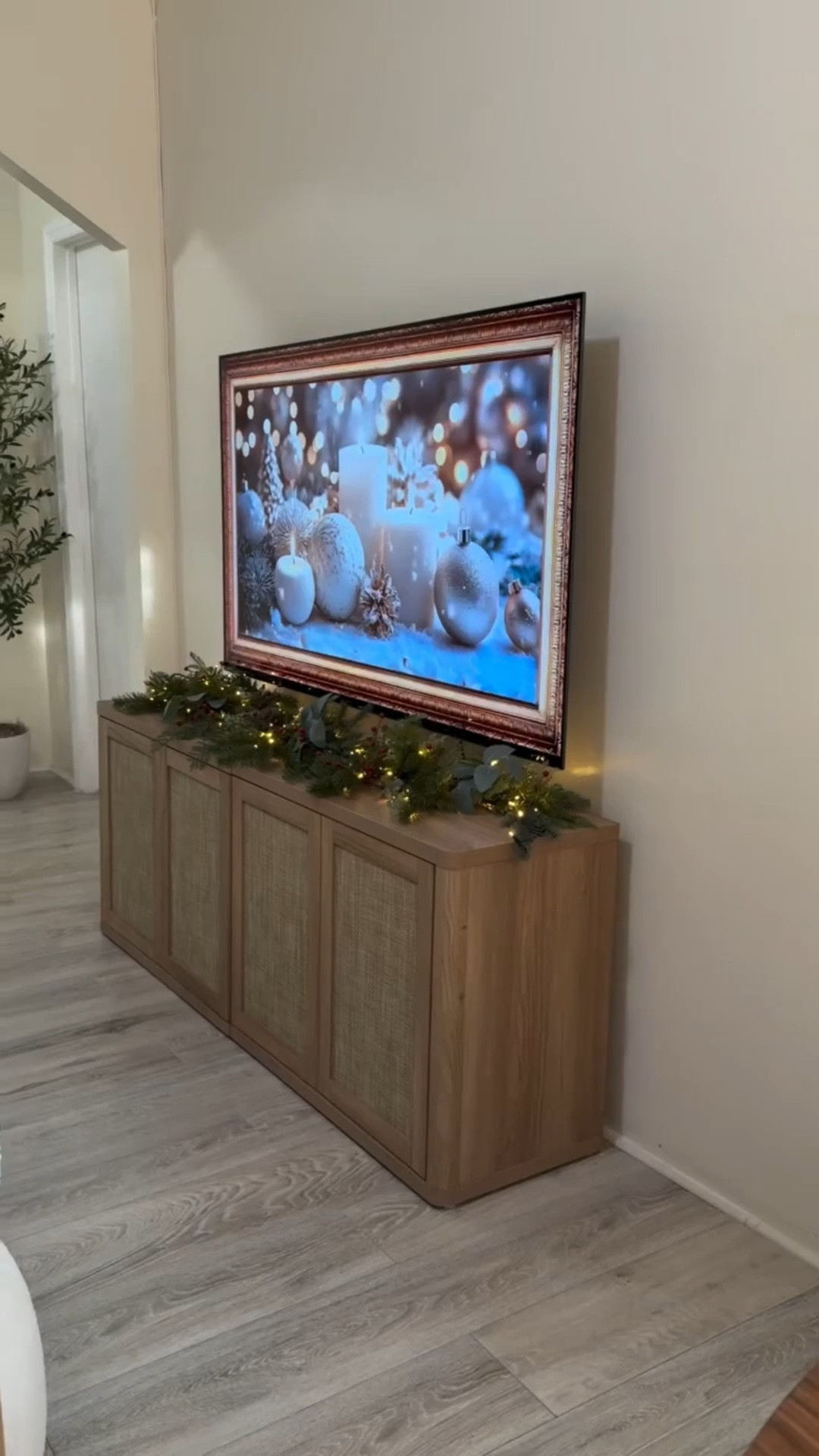 I’m absolutely in love with this SICOTAS rattan TV stand 
The perfect piece for a cozy home.
It fits large TVs (65–70”), offers plenty of storage, and instantly elevates the living room with its warm Sand Oak finish.
Functional, stylish, and timeless — exactly what my space needed 

#sicota #home #tv #decoration #instragram
