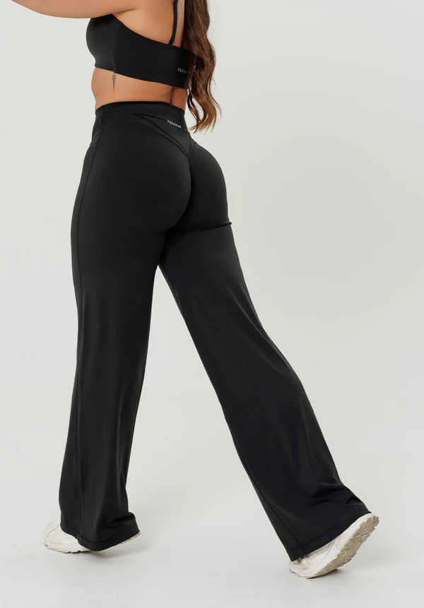 Reluna™ Icon High-Rise Sculptseam® Plus Straight Leg Pant Short- 31” Black | Paragon Fitwear