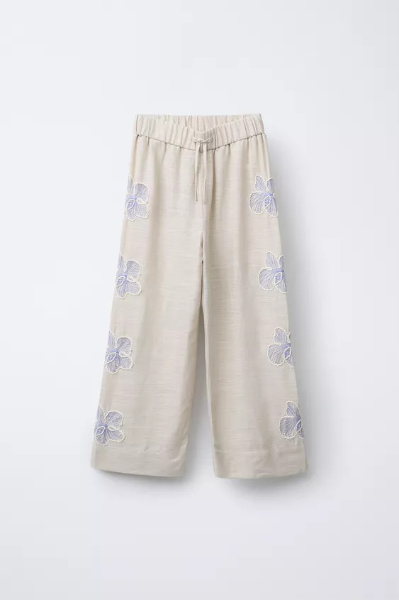Pants with elastic waistband and front drawstring. Patch pockets on back. Floral embroidery detai... | Zara US