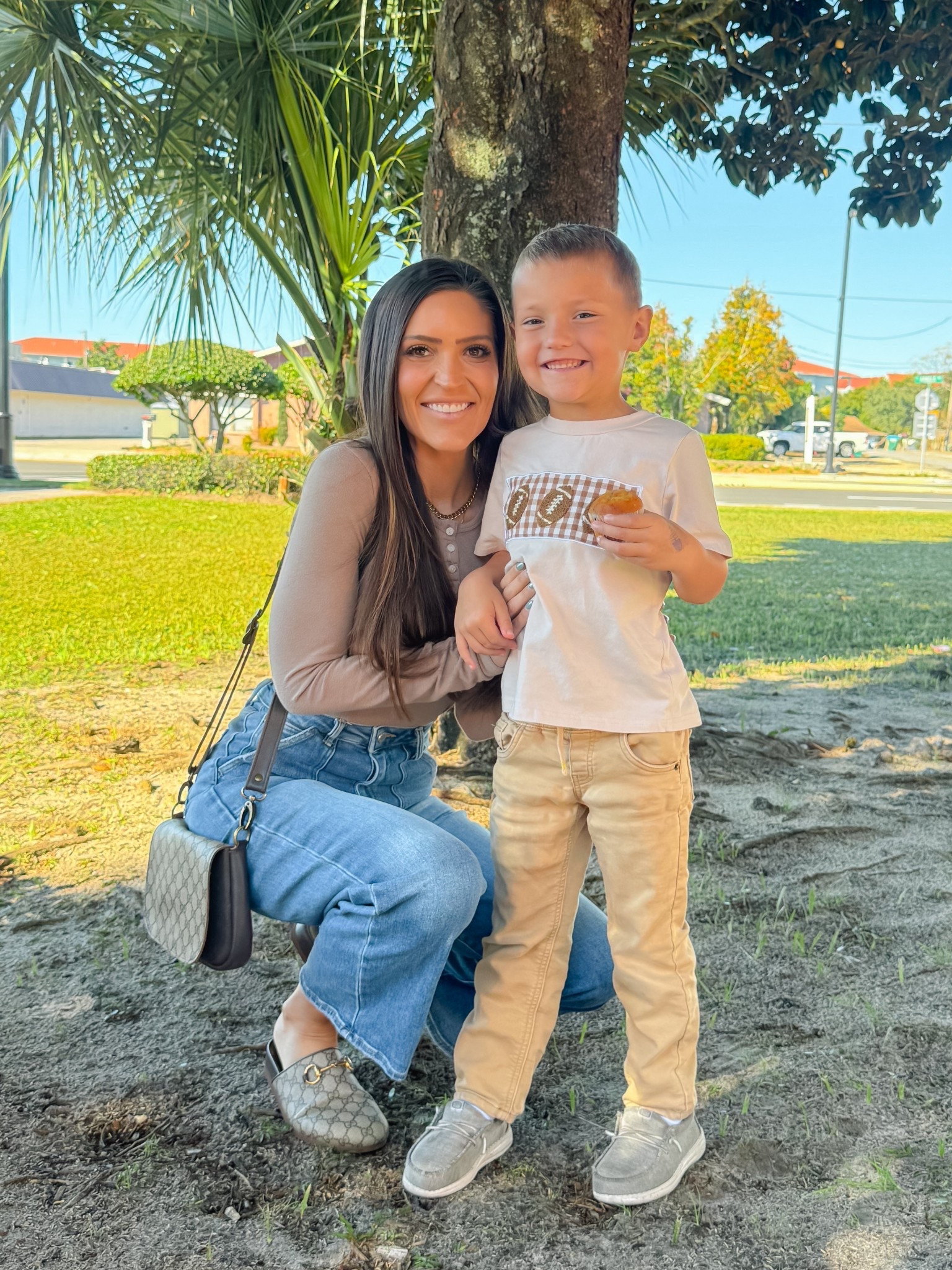 Top: XS
Bottom: 24 (size down one size if able)

#LTKootd #LTKFindsUnder50 #LTKMidsize