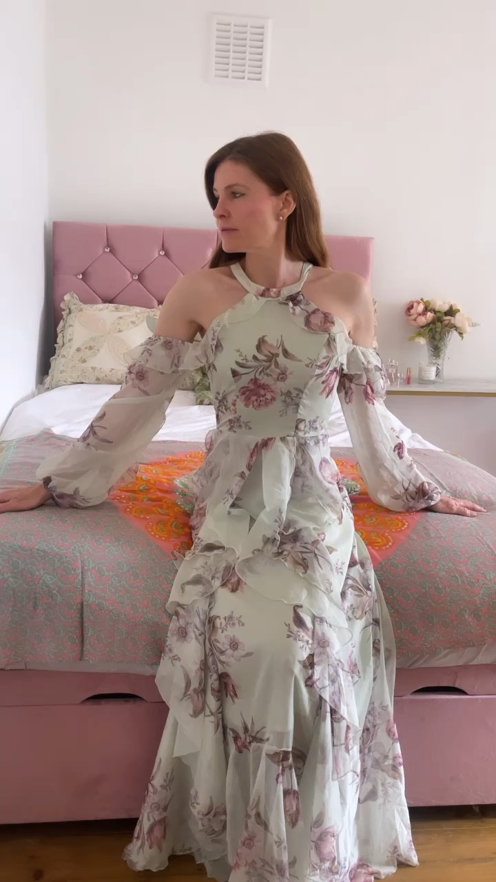 Plush velvet pink bed with the most incredible storage . The headboard is embellished with diamantés.

#bed #home #homeinterior #doublebed 

#LTKstyletip #LTKhome #LTKU