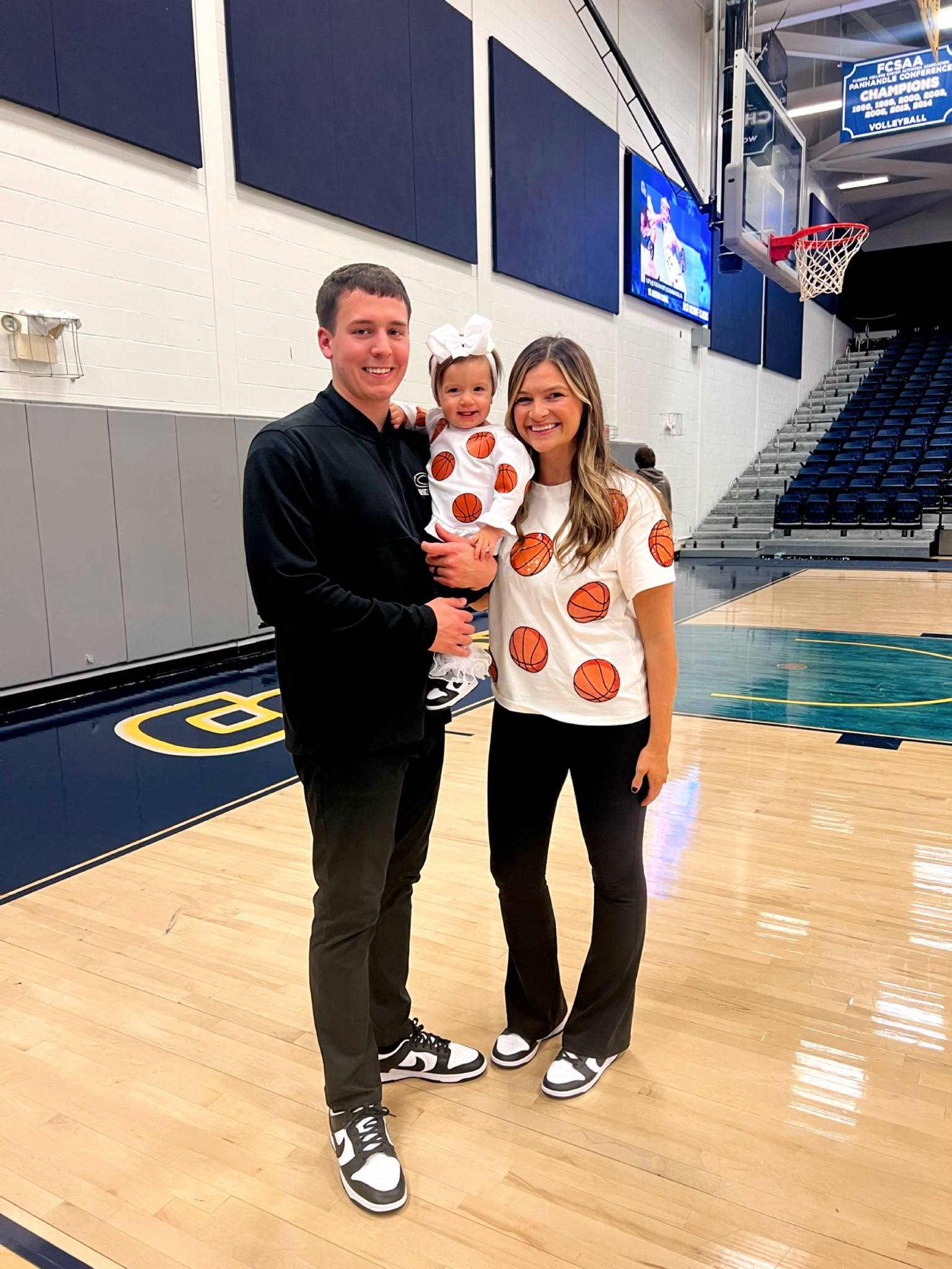 game day fits brought to you by yours truly🖤👏🏼🏀 #gameday #coach #collegebasketball

#LTKfamily #LTKbaby #LTKmens