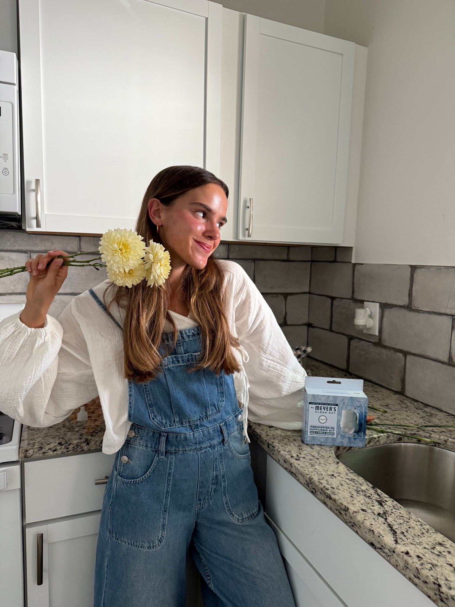 #ad The simple joy of getting to spend slow days inside doing small tasks is so sweet and @mrsmeyerscleanday’s new Premium Plug-In Scented Oil Diffuser Kit is an absolute wonder and let me tell you these are so perfect for the holidays coming up, they spark so much joy for simple days in! I love having this going while I’m cleaning the house, refreshing my flowers, doing laundry or having friends over! These diffusers are made with simple safe ingredients and no harsh chemicals which I love plus they smell like an absolute daydream! Here’s to bringing smiles to the simple tasks of the day! You can grab one of these for yourself or someone you love at your local @Target #ad #mrsmeyers #TargetPartner #Target 
