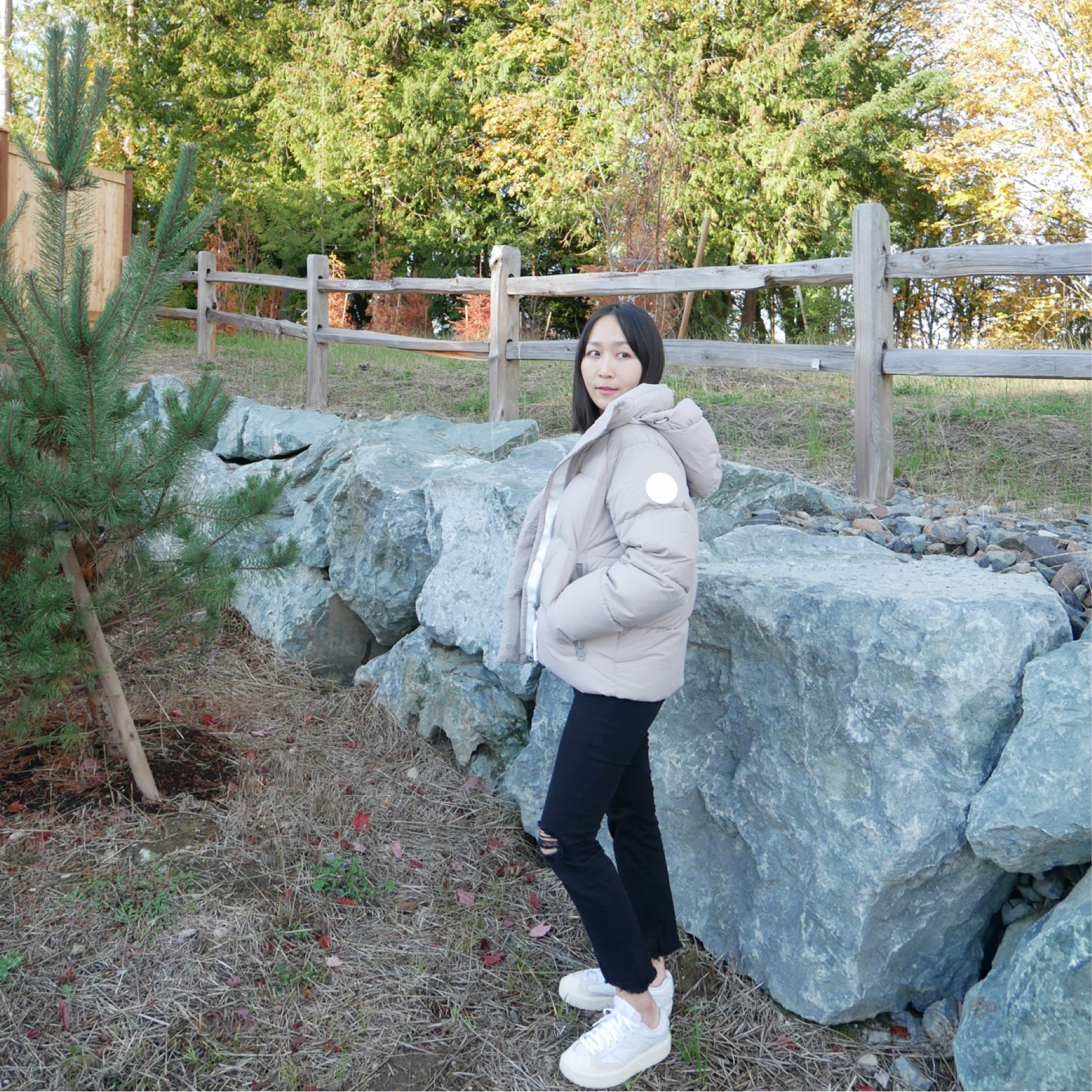 加拿大鵝Junction羽絨衣澎澎的好可愛
很輕很暖舒適度滿分
帽子可拆, 抗寒度可以到-20度C
寒假有要去寒冷地方旅行的可以趁打折把外套準備起來了
單買可以折200歐元/美金
台灣區用碼DOUBLE11
美國區用碼DOUBLE11US

#LTKAsia 

#LTKsalealert