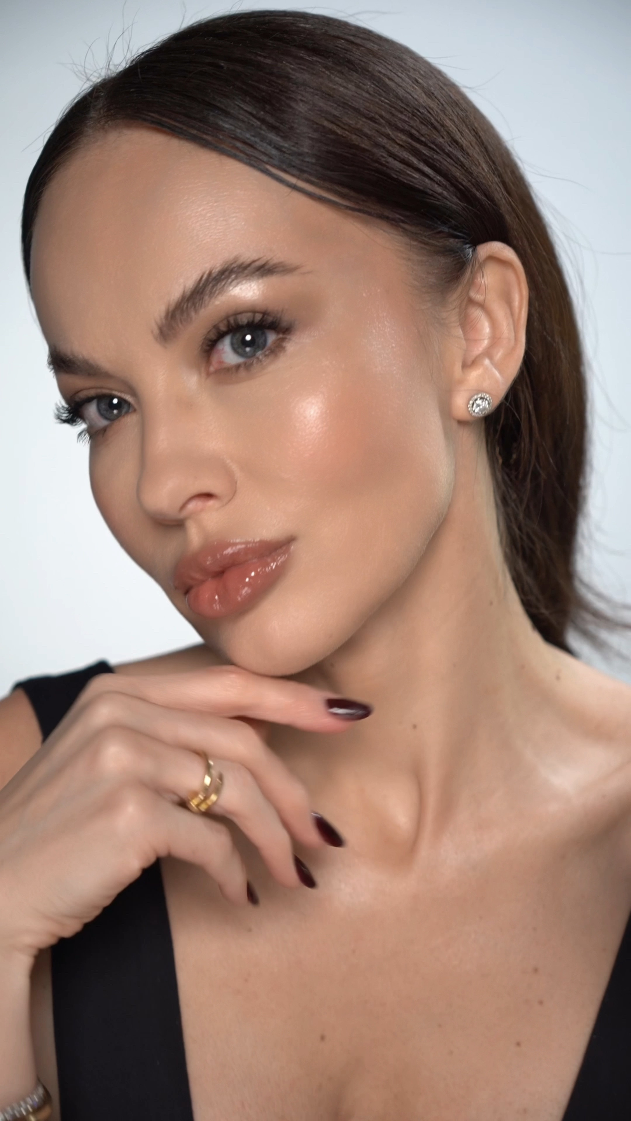 Soft brown makeup

#LTKstyletip #LTKVideo #LTKbeauty