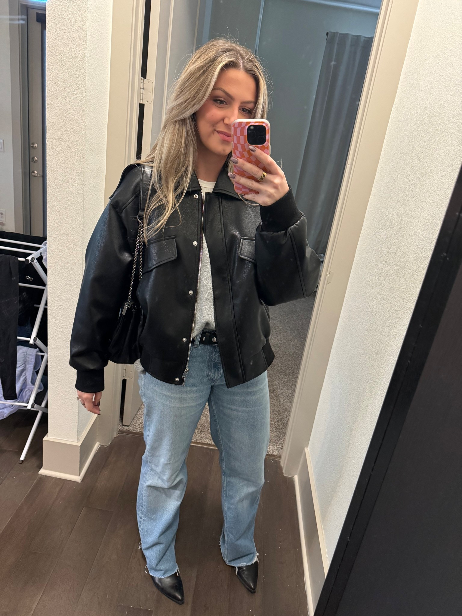 Go to winter outfit 🖤 jeans are Zara 