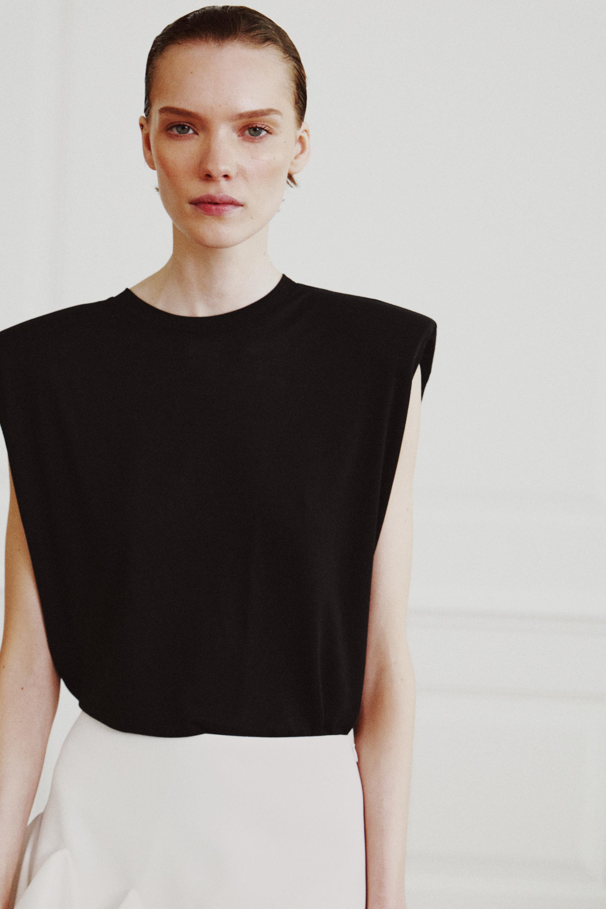 FLUID SLEEVELESS SHOULDER PAD T-SHIRT | Zara US