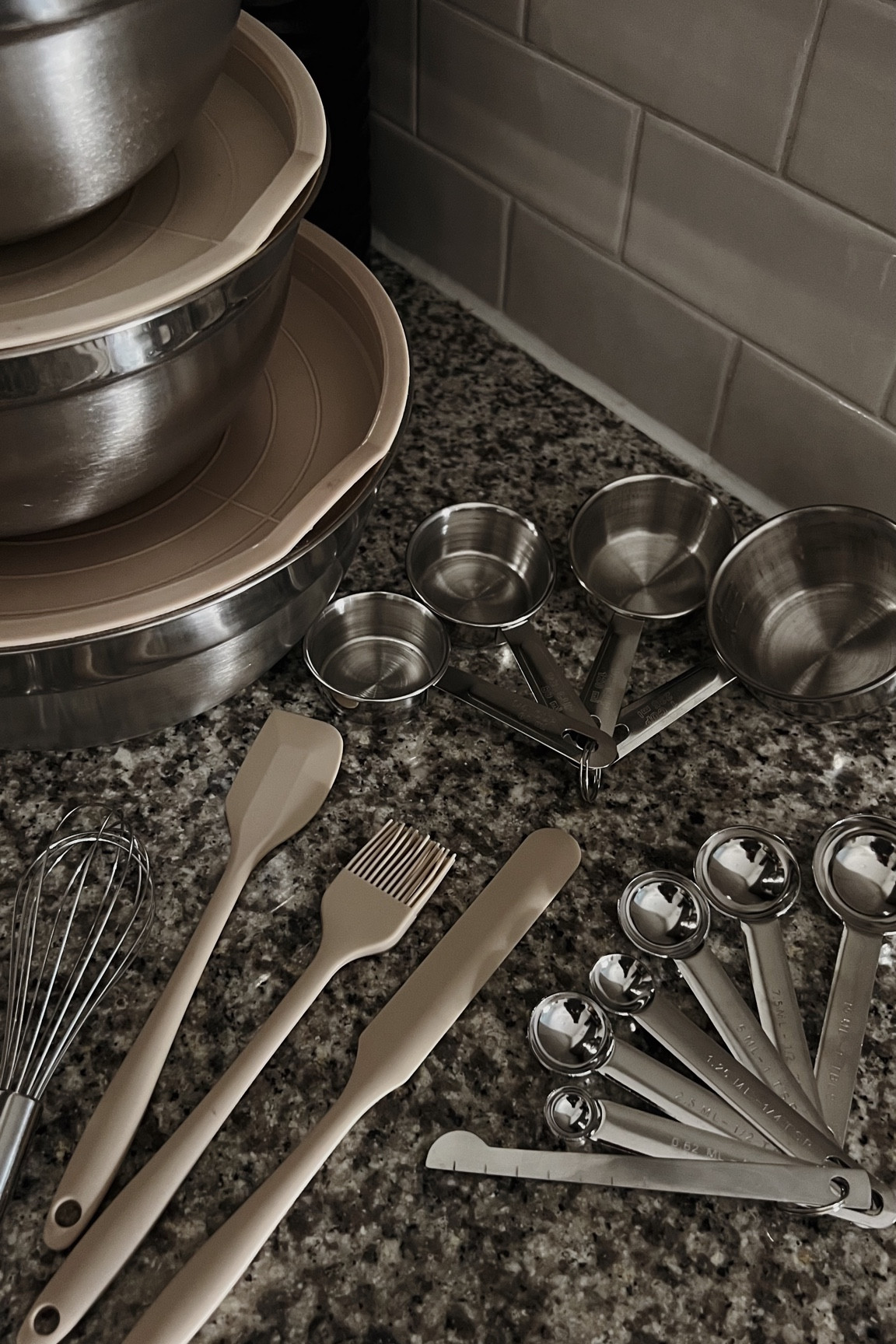 Leveling up my kitchen game with this 32-piece stainless steel mixing bowl set! 🤩 It comes with lids, measuring cups, and everything I need to prep, store, and bake in style. Super durable and perfect for all my kitchen adventures—whether it’s whipping up meals or baking treats! 🙌🏾✨ #KitchenEssentials #MealPrepMadeEasy #LTKFinds

#LTKHome