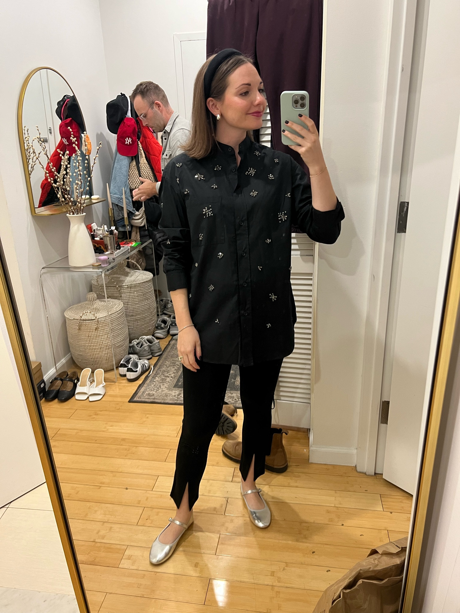 ootn
exact pants no longer on site, top is zara 