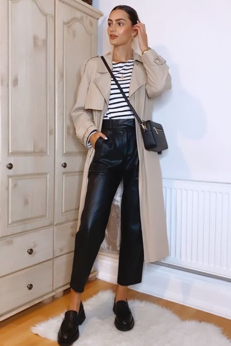7 days, 7 outfits for autumn 🍂
Trench coat, striped top, high waist faux leather trousers, black crossbody bag, chunky black loafers