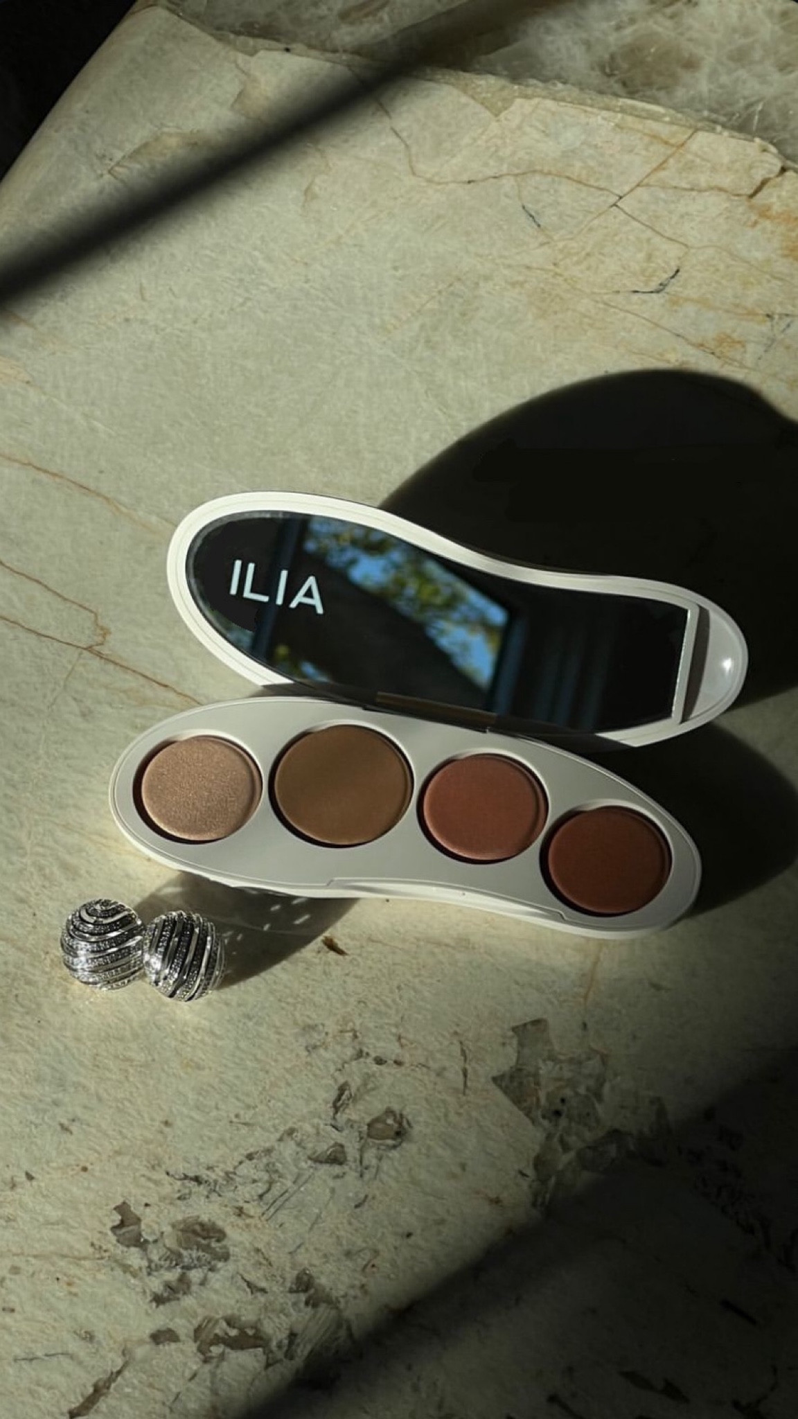 A limited-edition, all-in-one face palette with weightless, blurring powders to blush, bronze, and highlight. 🤎

#beauty #makeup #blush #bronze #highlighter silver earrings 


#LTKTravel #LTKHoliday #LTKBeauty
