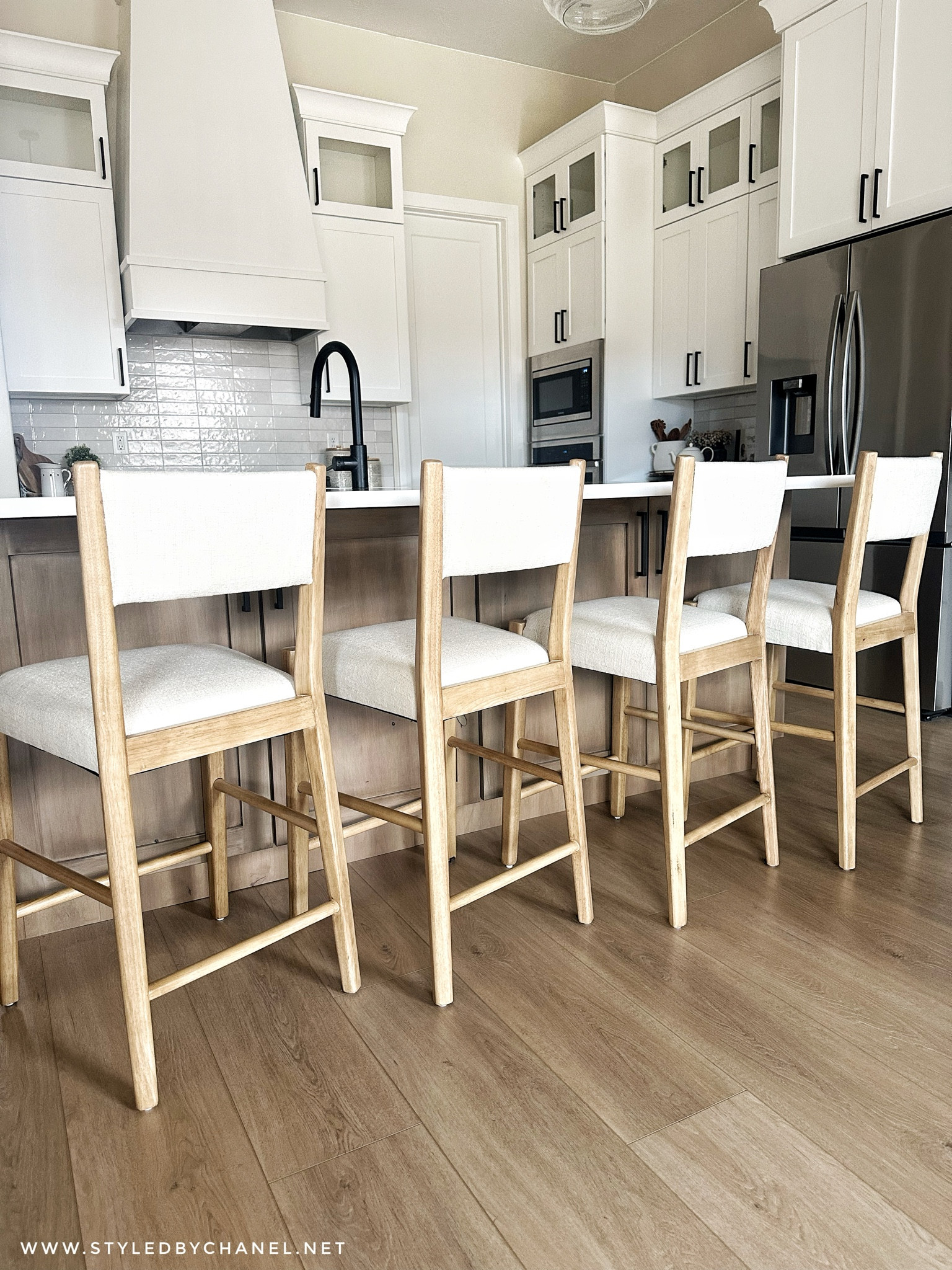 Big sale alert on my beautiful kitchen barstools, less than what I paid! Under $150. For 2pk counter-height barstools set of two!!! That’s 40% off Can’t beat that! If you’re in need for new chairs, now is the time to buy and jump on this deal!


Wood and white kitchen
Kitchen inspiration 
Trending kitchen design 
Interior designer 

#LTKstyletip #LTKsalealert #LTKhome
