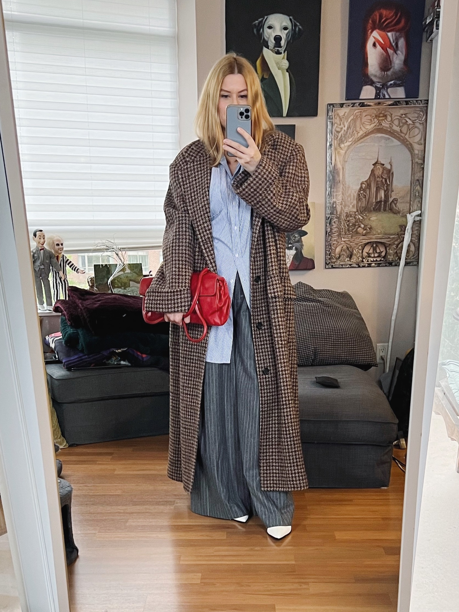 Time to bring out the 90s Ralph Lauren overcoat.
Bag and coat both vintage.
 •
.  #falllook  #torontostylist #StyleOver40  #secondhandFind #fashionstylist #slowfashion #FashionOver40  #vintagetalphlauren #vintageprada #90sralphlauren #prada #ralphlauren #MumStyle #genX #genXStyle #shopSecondhand #genXInfluencer #WhoWhatWearing #genXblogger #secondhandDesigner #Over40Style #40PlusStyle #Stylish40


#LTKstyletip #LTKSeasonal #LTKover40