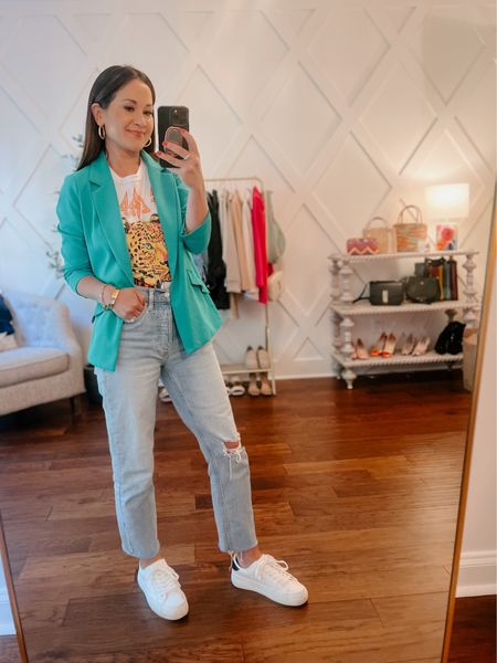 Blazer and graphic tee outfit - light wash jeans - casual work outfit 

#LTKunder100 #LTKFind #LTKworkwear