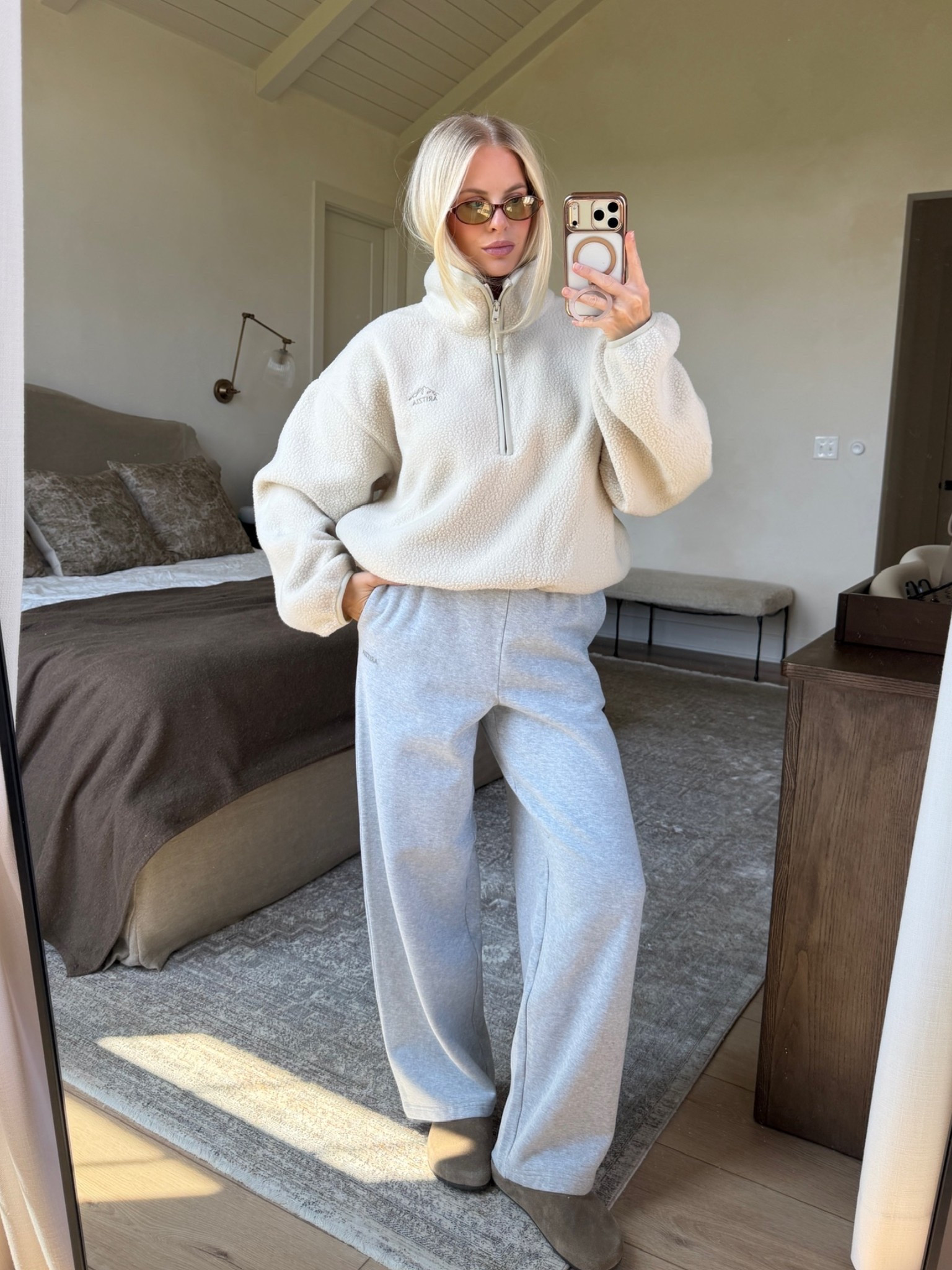 SIZE: large in top (mullein), med in pants (heather chrome), shoes run tts, sunnies are Bonnie Clyde - linked similar! #kathleenpost

Comfy chic look, fall transition outfit, fall walking outfit

#LTKootd #LTKfitnessgoals